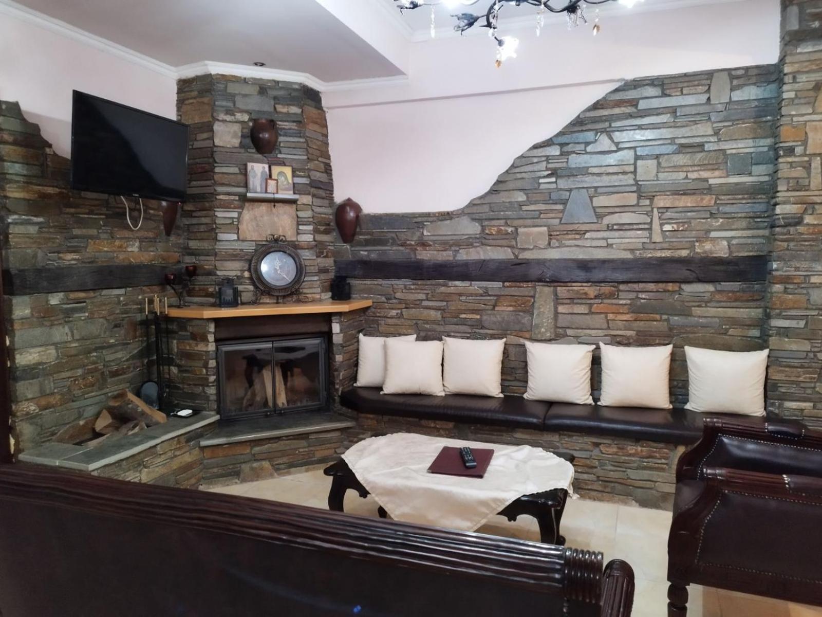 Three-Bedroom Apartment - Photo 10