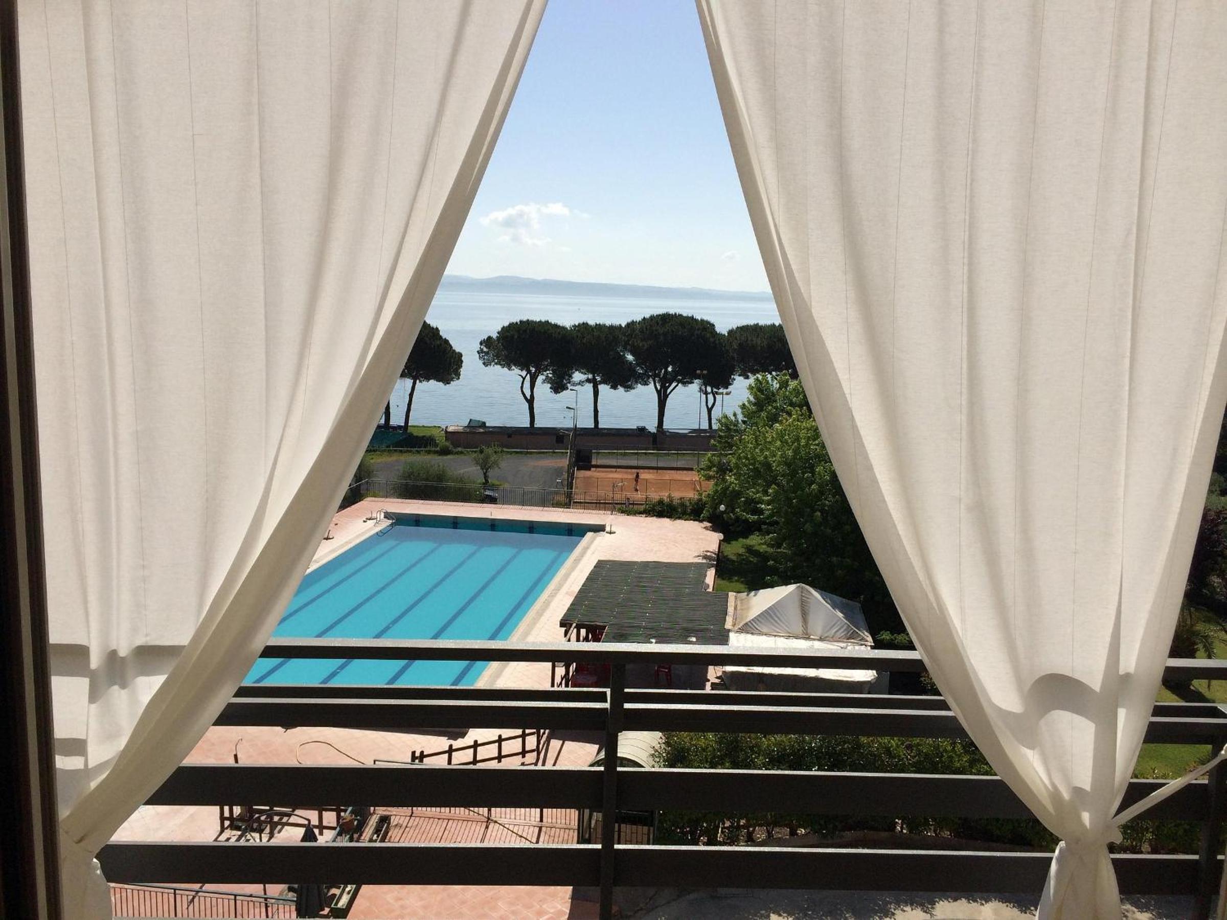 Deluxe Double or Twin Room with Lake View - Photo 5