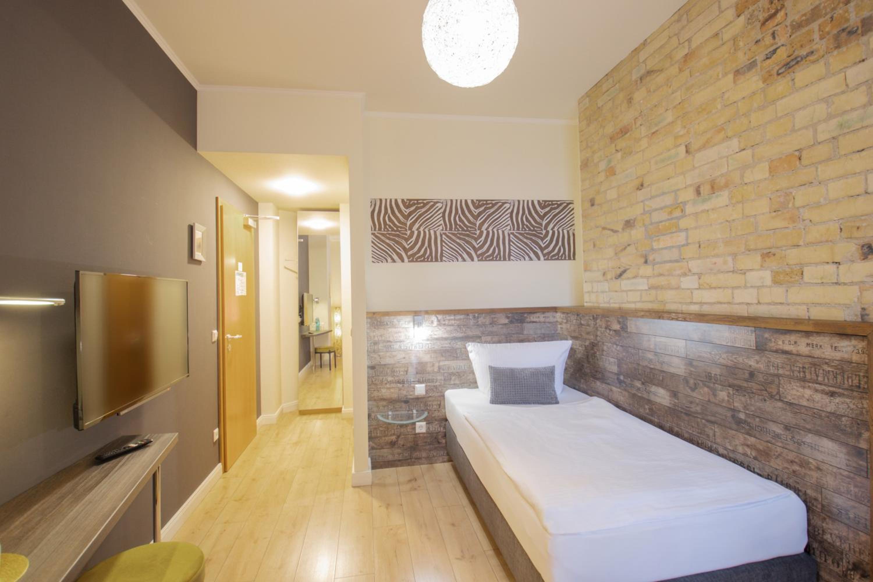 Single Room photo 3