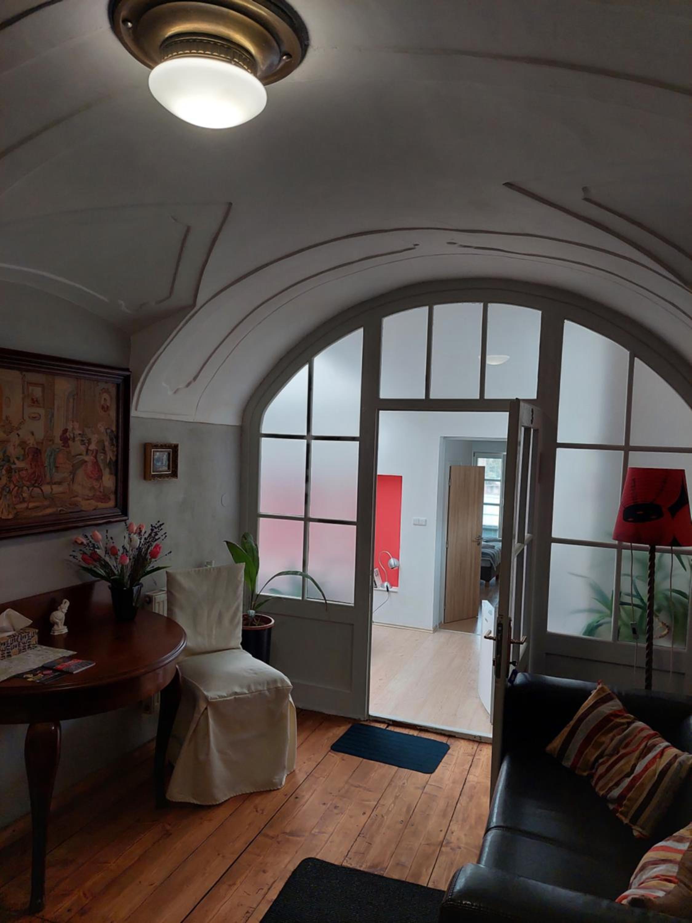 Comfort Two-Bedroom Apartment (3 Adults) photo 2