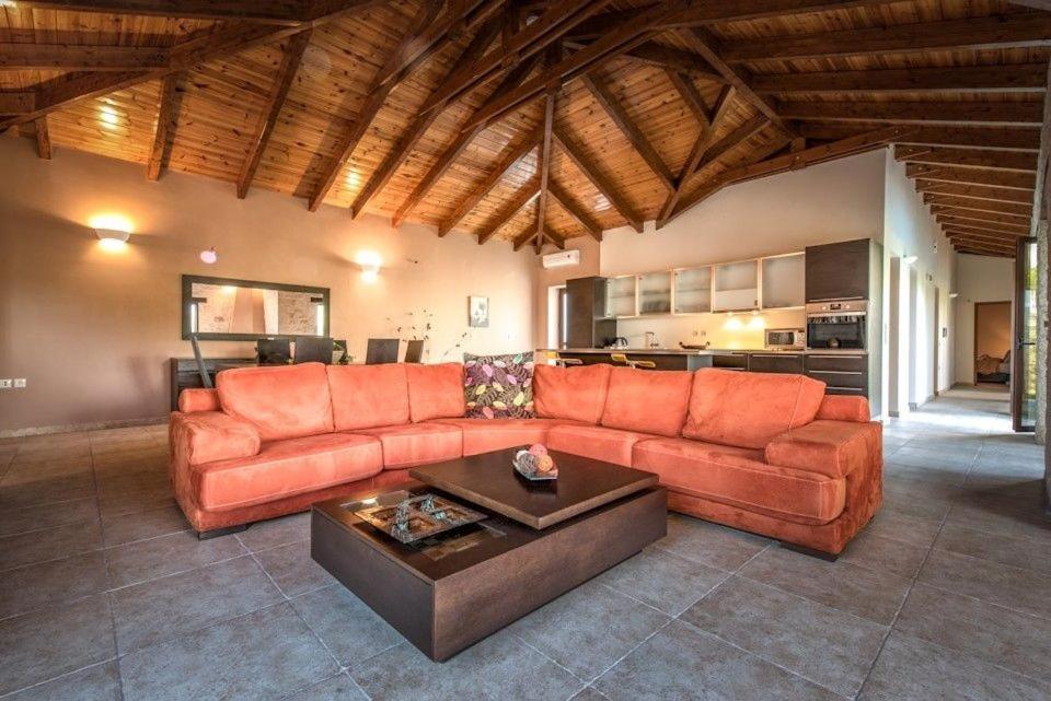 Villa photo 1