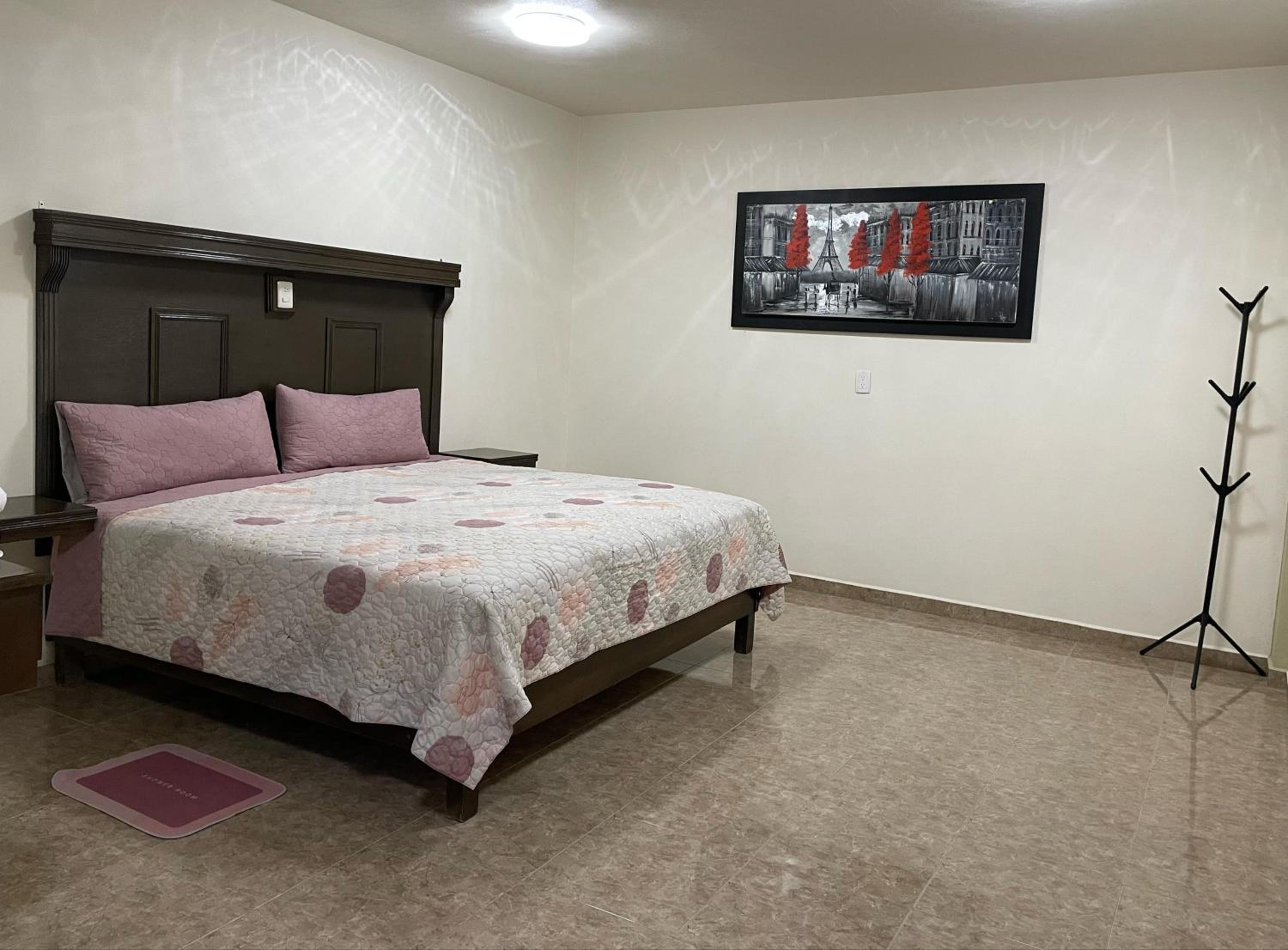 Standard Queen Room photo 1