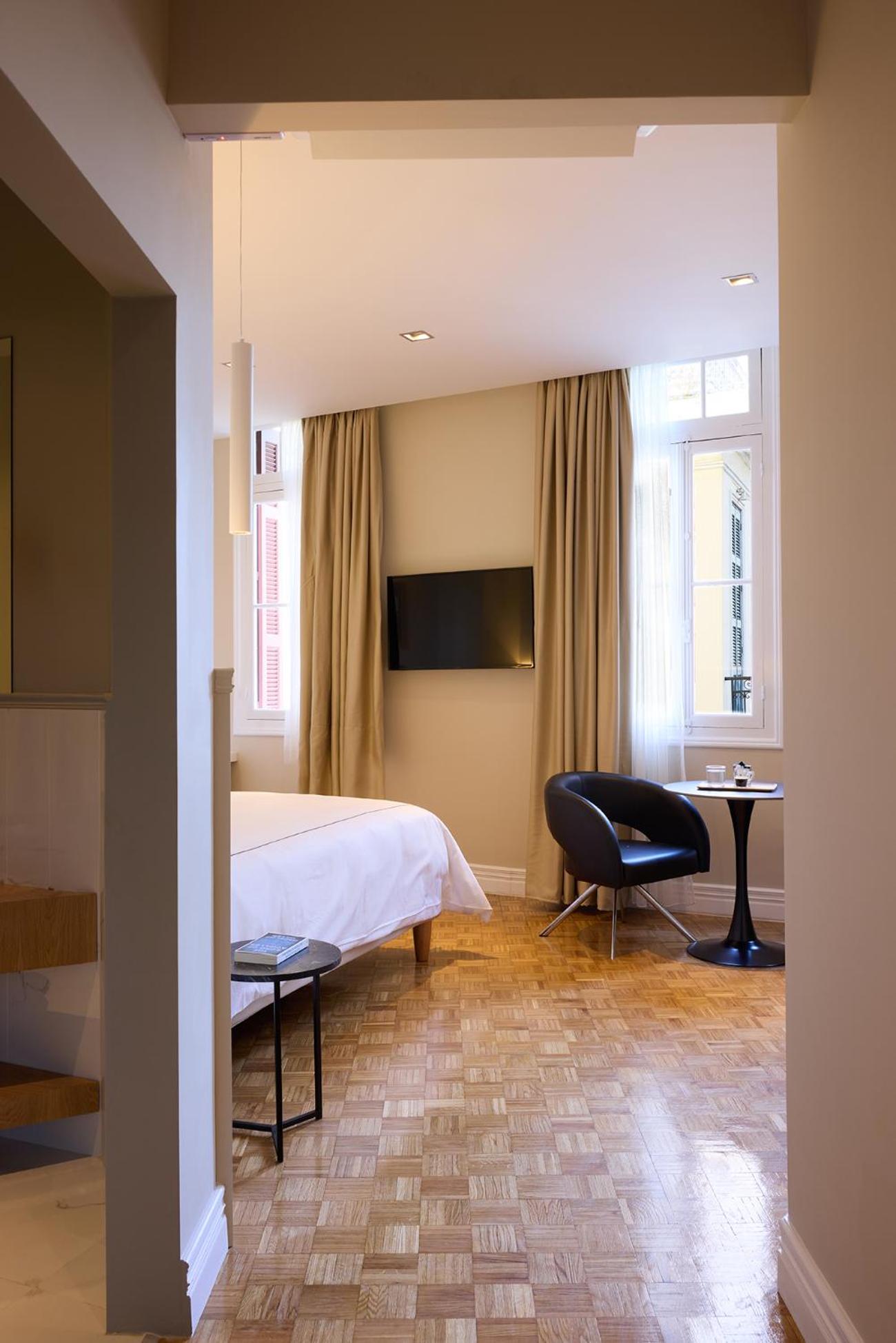 Deluxe Triple Suite with City View photo 1