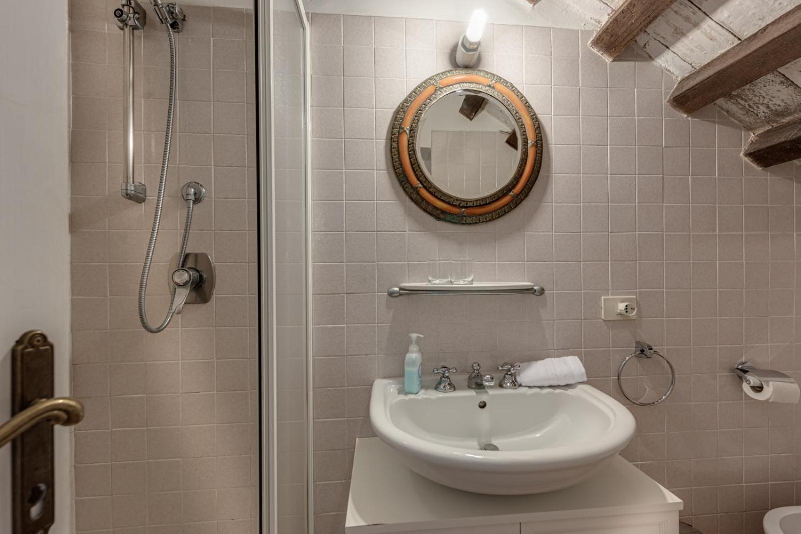 Studio Apartment photo 3