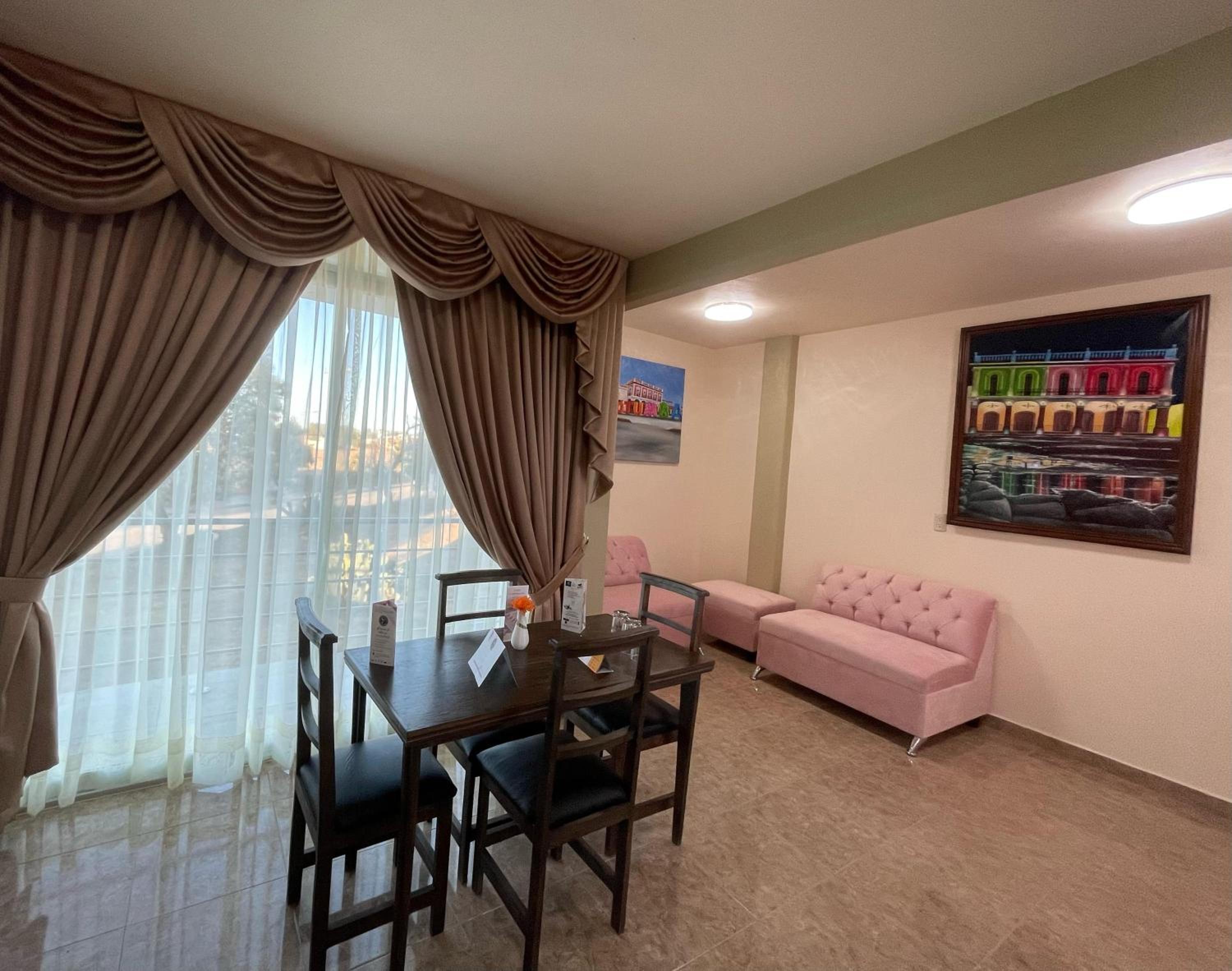 Family Room with Balcony photo 3