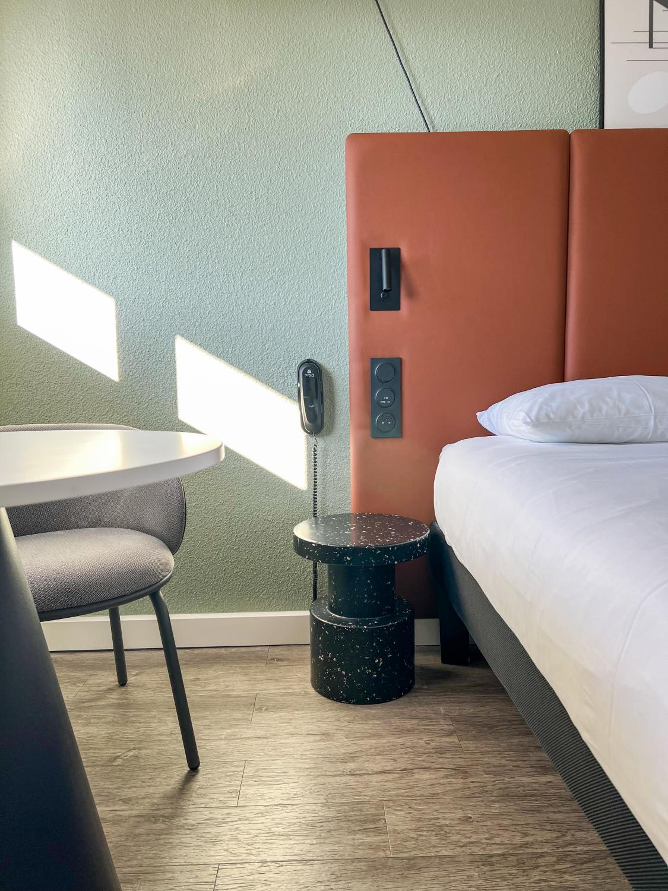 Standard Twin Room - Photo 3