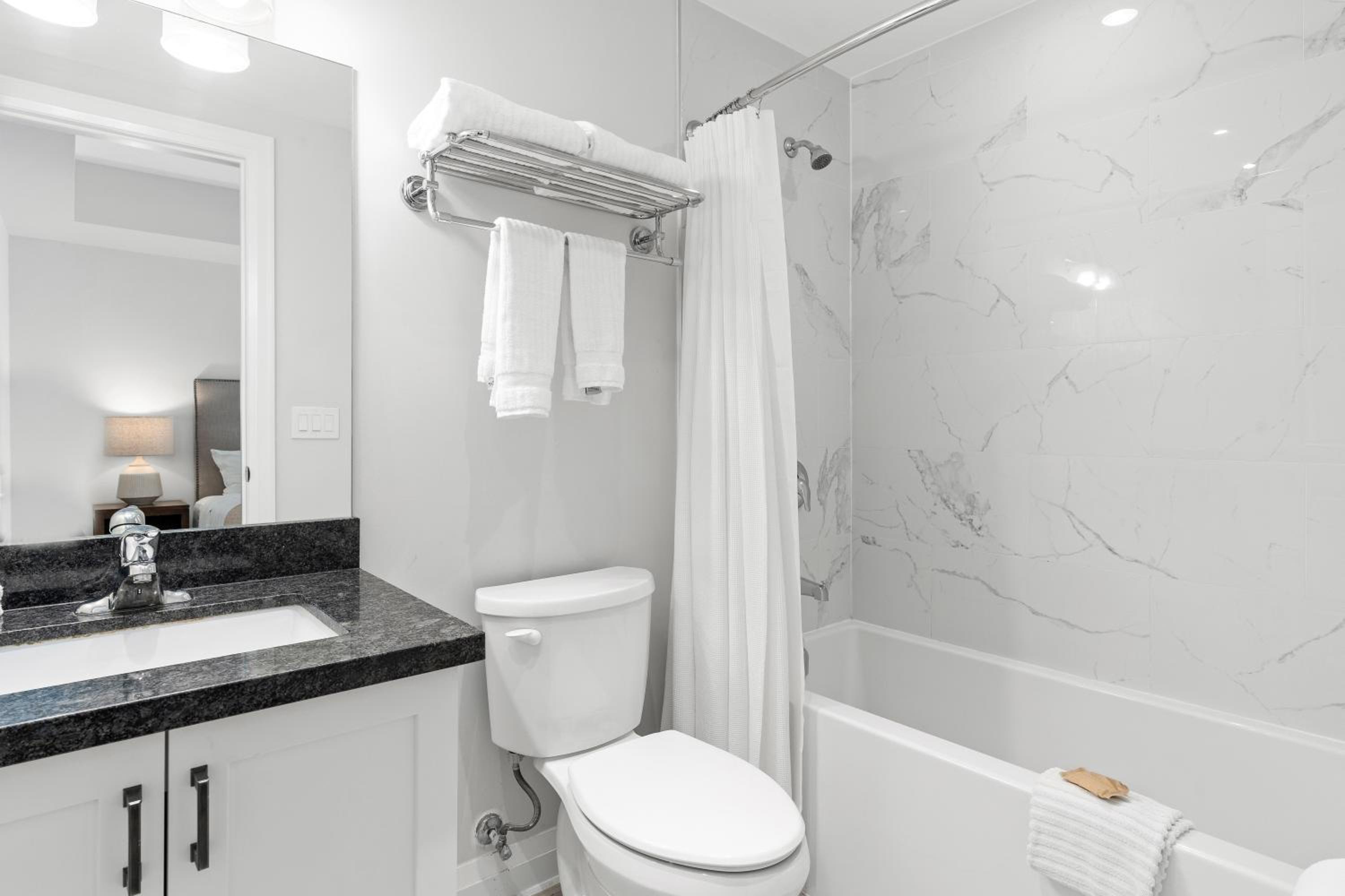 Suite with Lake View photo 2