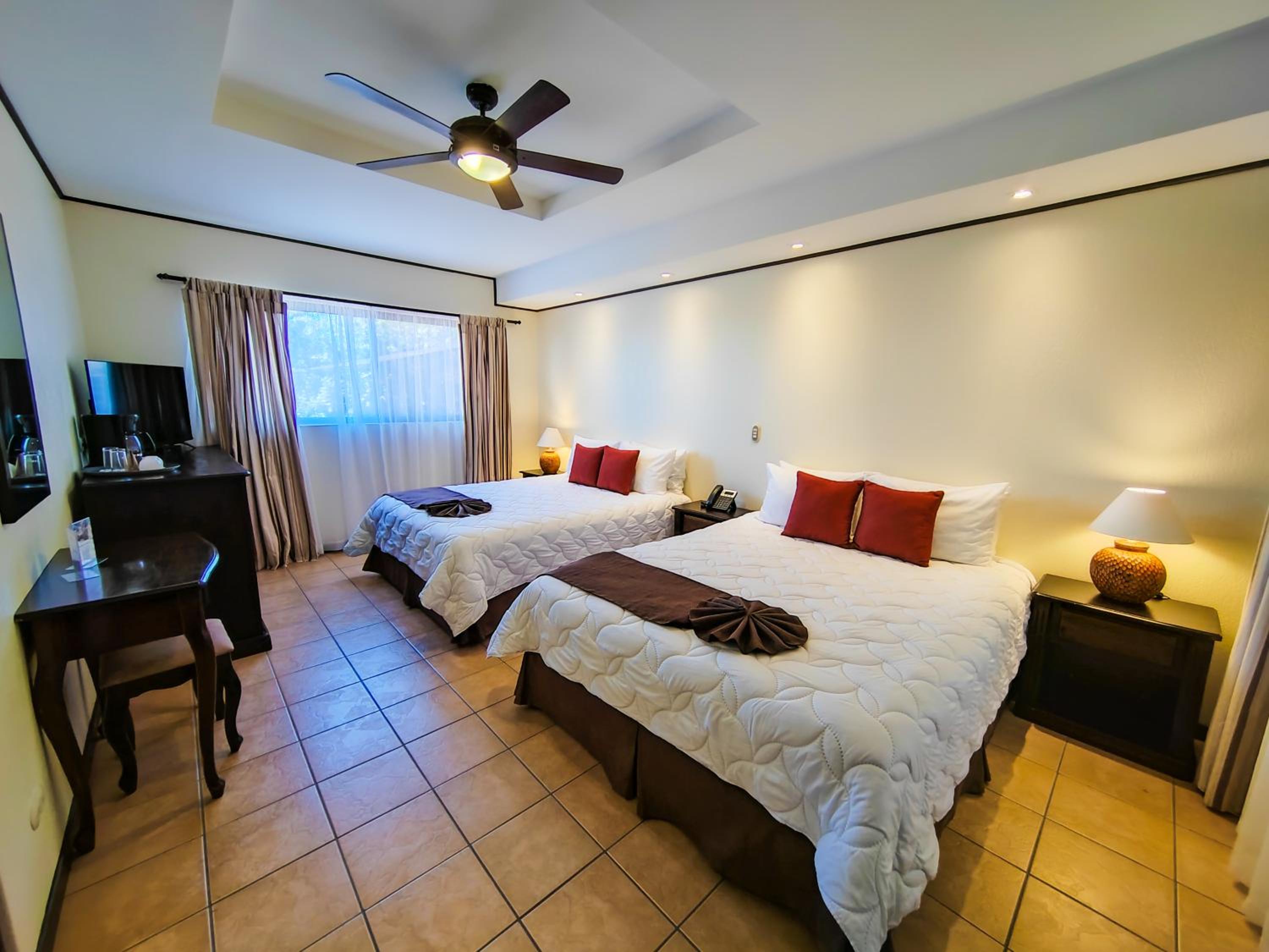 Bromelia Deluxe Double Room - Photo 3