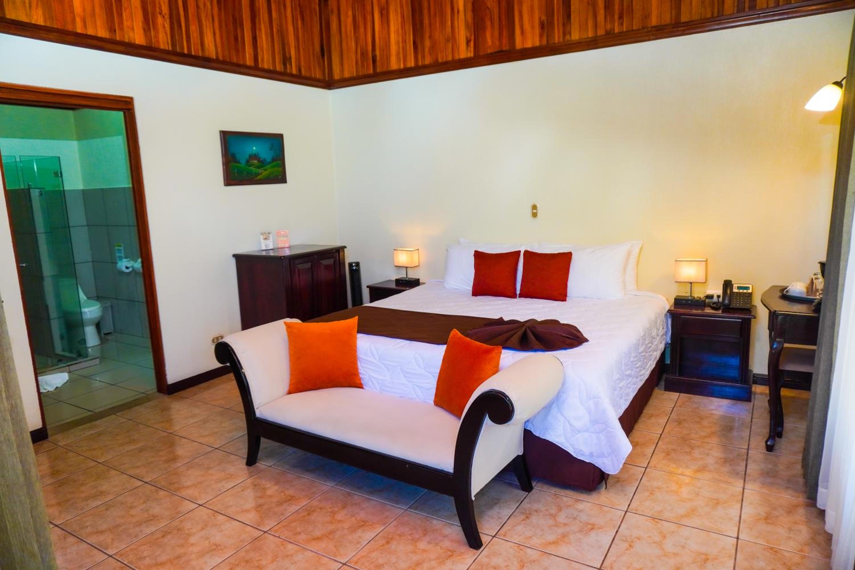 Bromelia Deluxe King Room - Photo 3