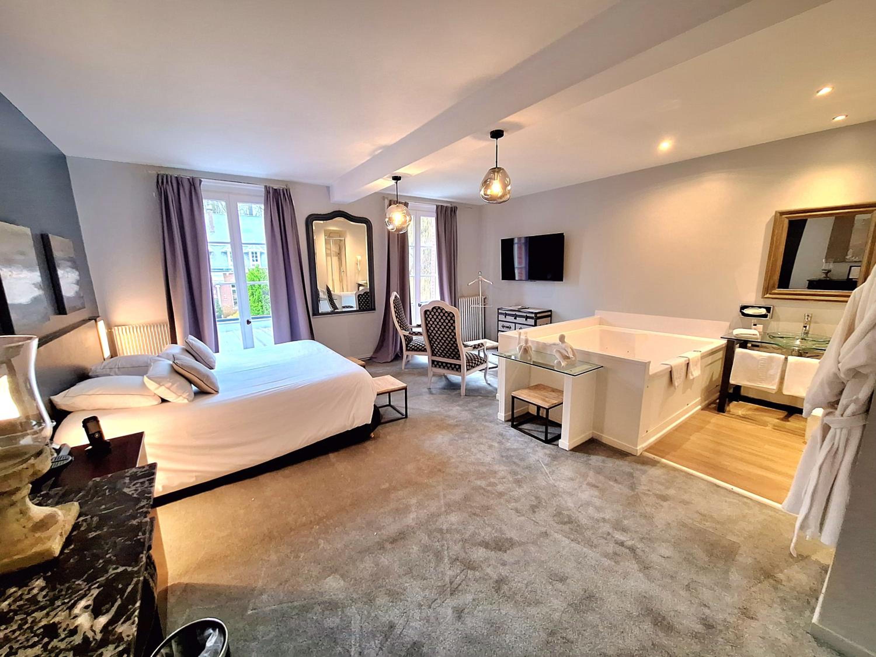 Deluxe Double Room with Bath