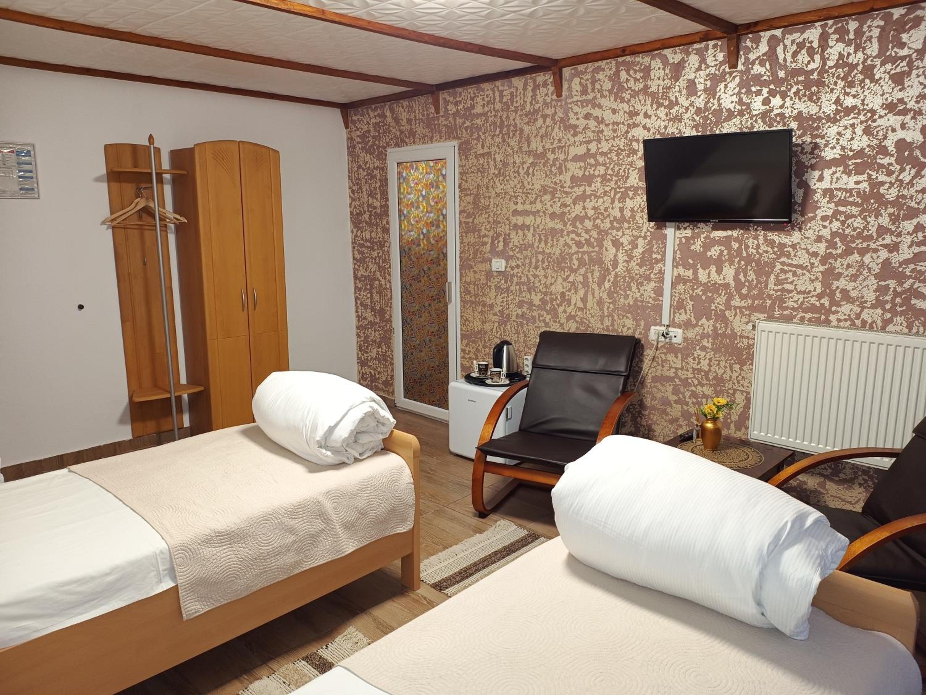 Double or Twin Room photo 2