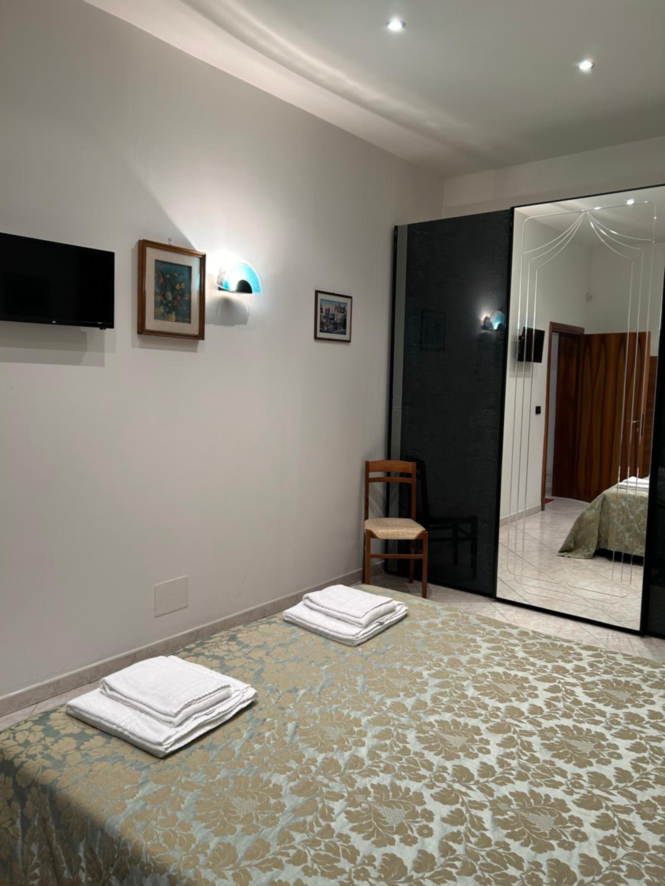 Standard Double Room with Shared Bathroom photo 1
