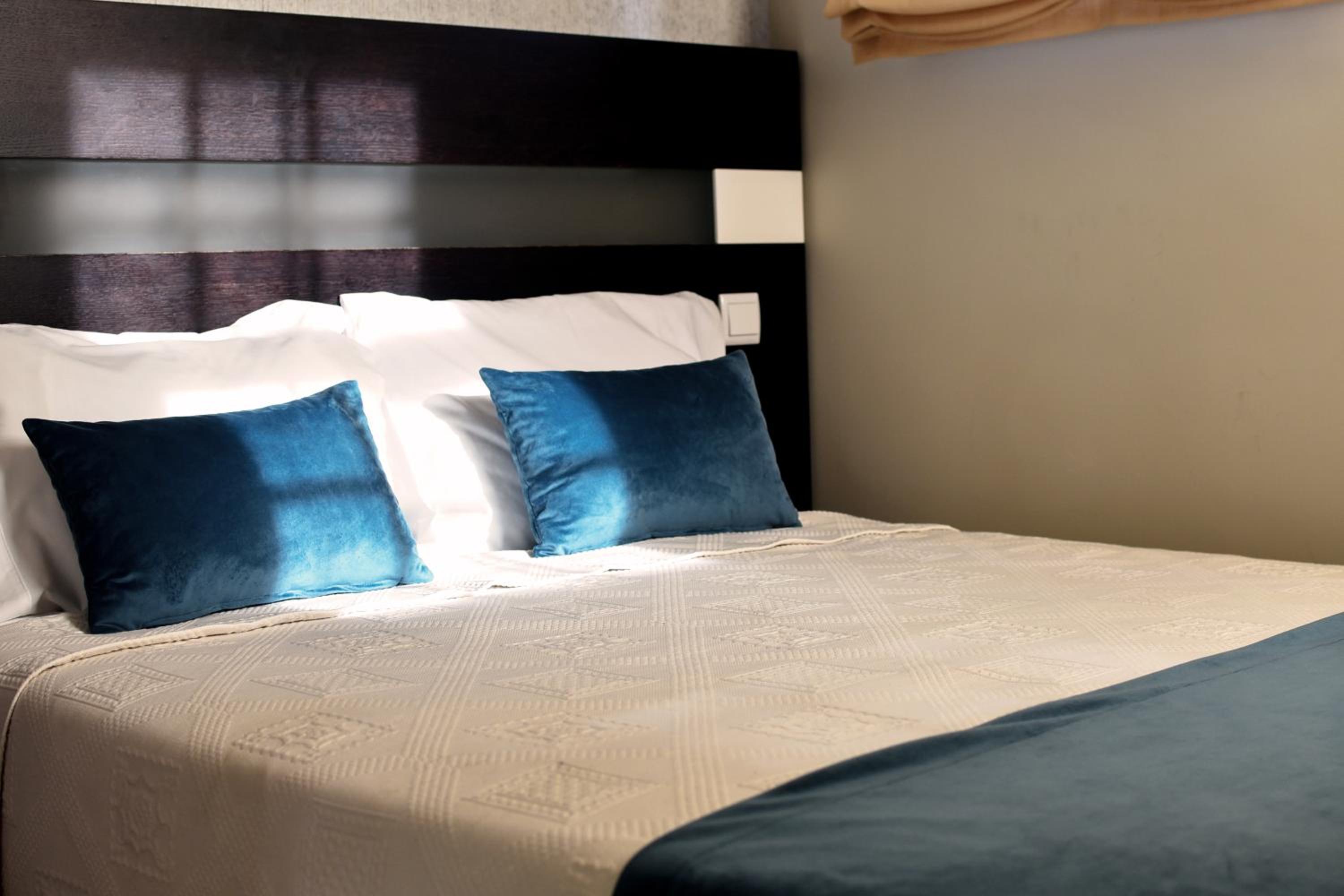 Standard Double Room - Photo 3