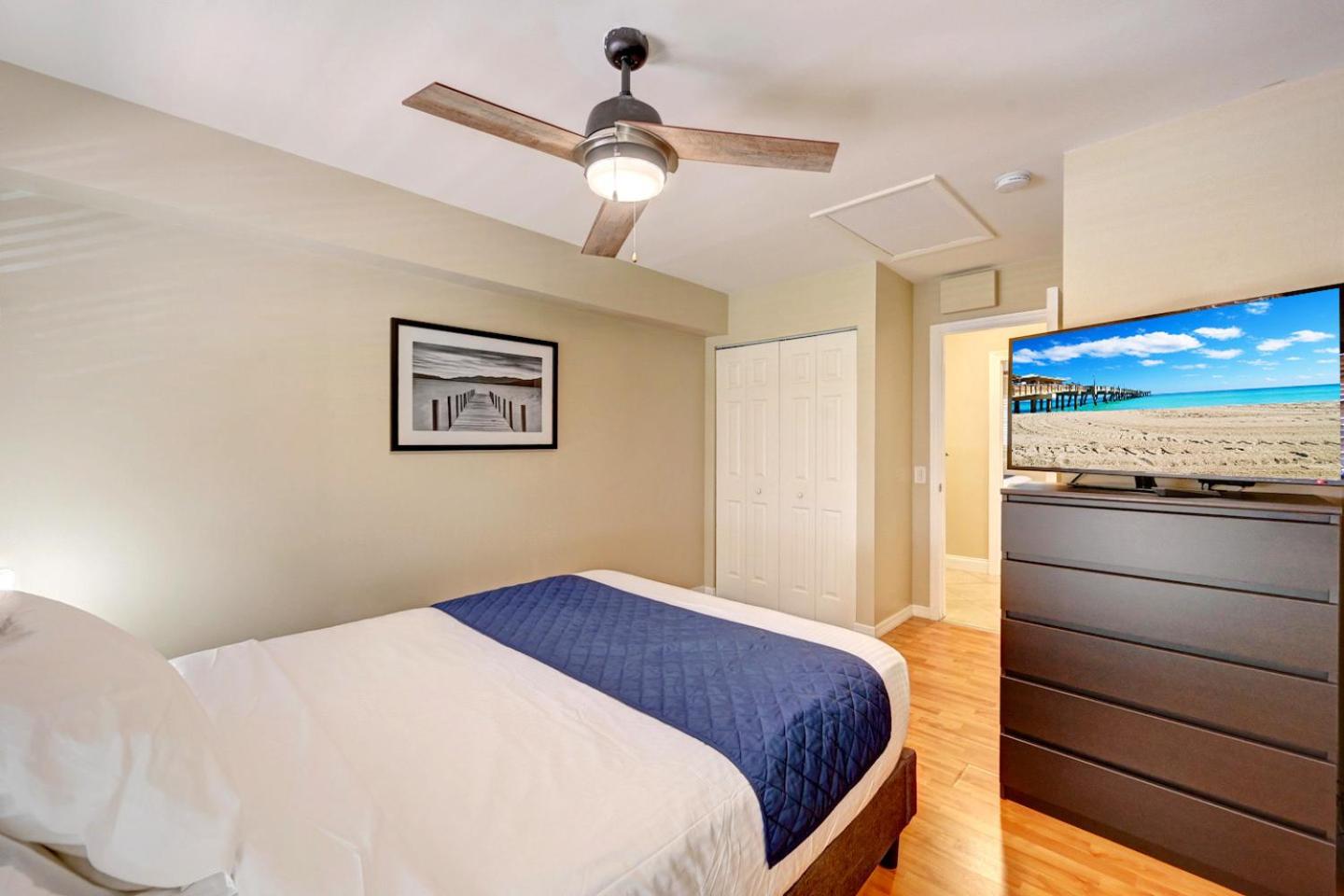 Five-Bedroom House photo 1