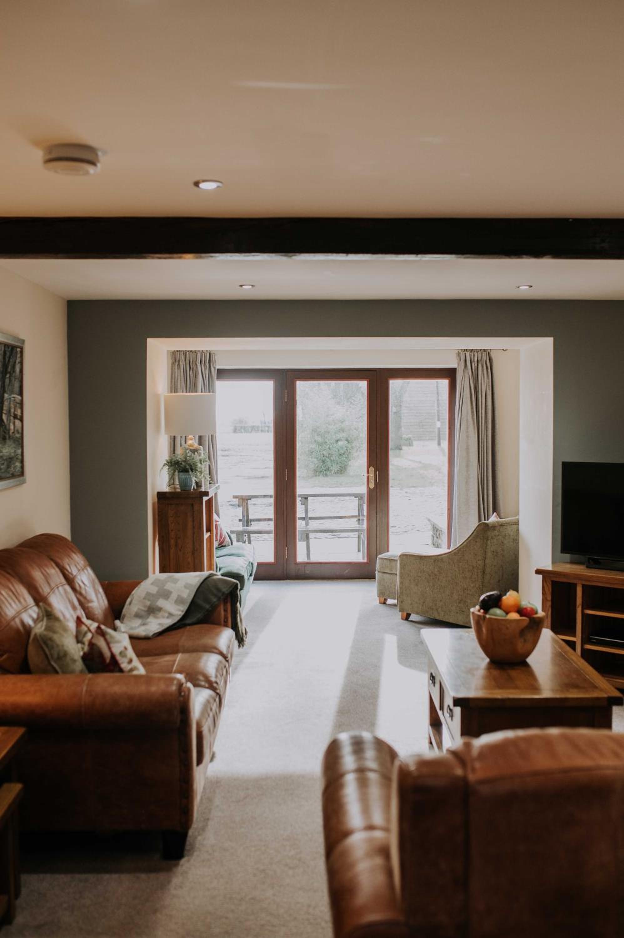 Five-Bedroom House photo 1