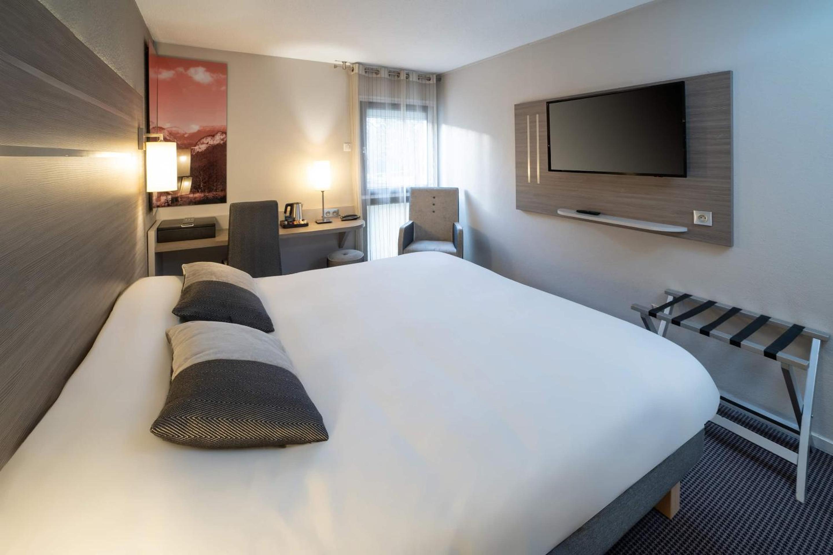 Standard King Room - Non-Smoking  - Photo 1