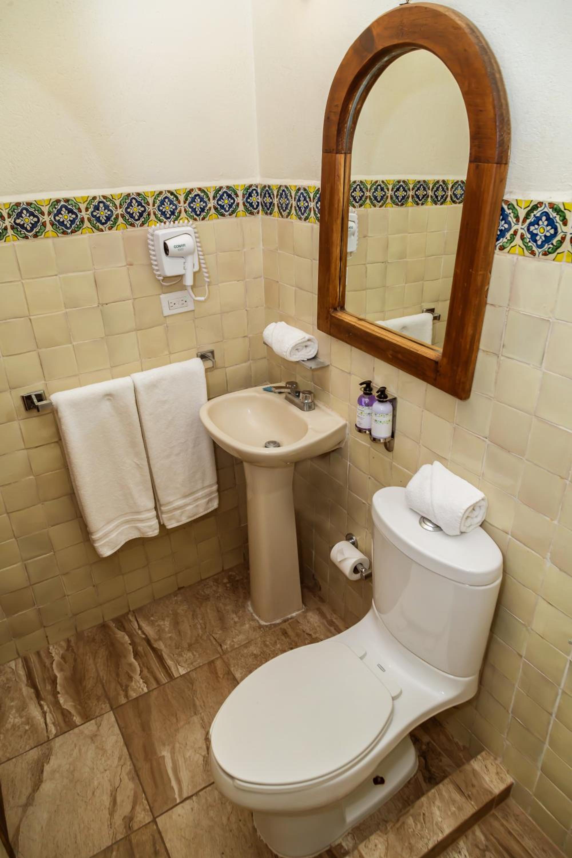 Standard Room 1 Queen - Photo 4