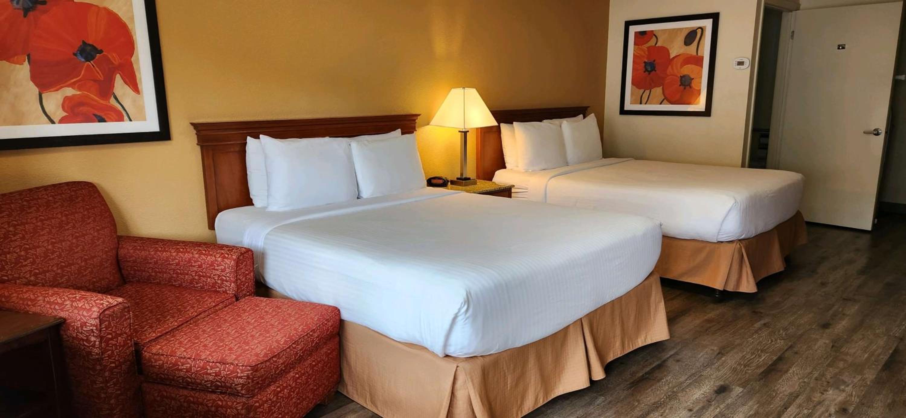 Queen Room with Two Queen Beds - Non-Smoking photo 1
