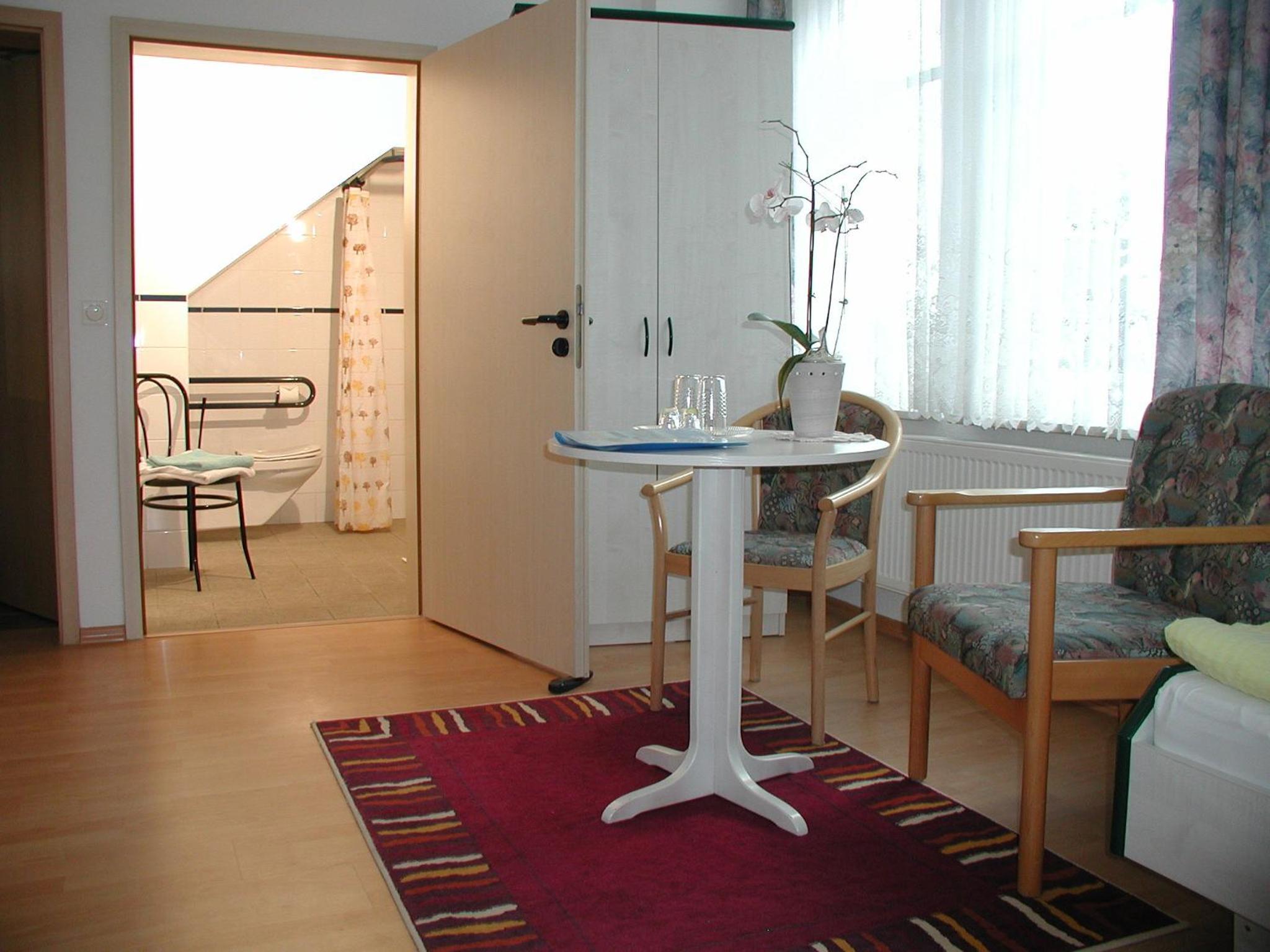 Twin Room with Extra Bed photo 3