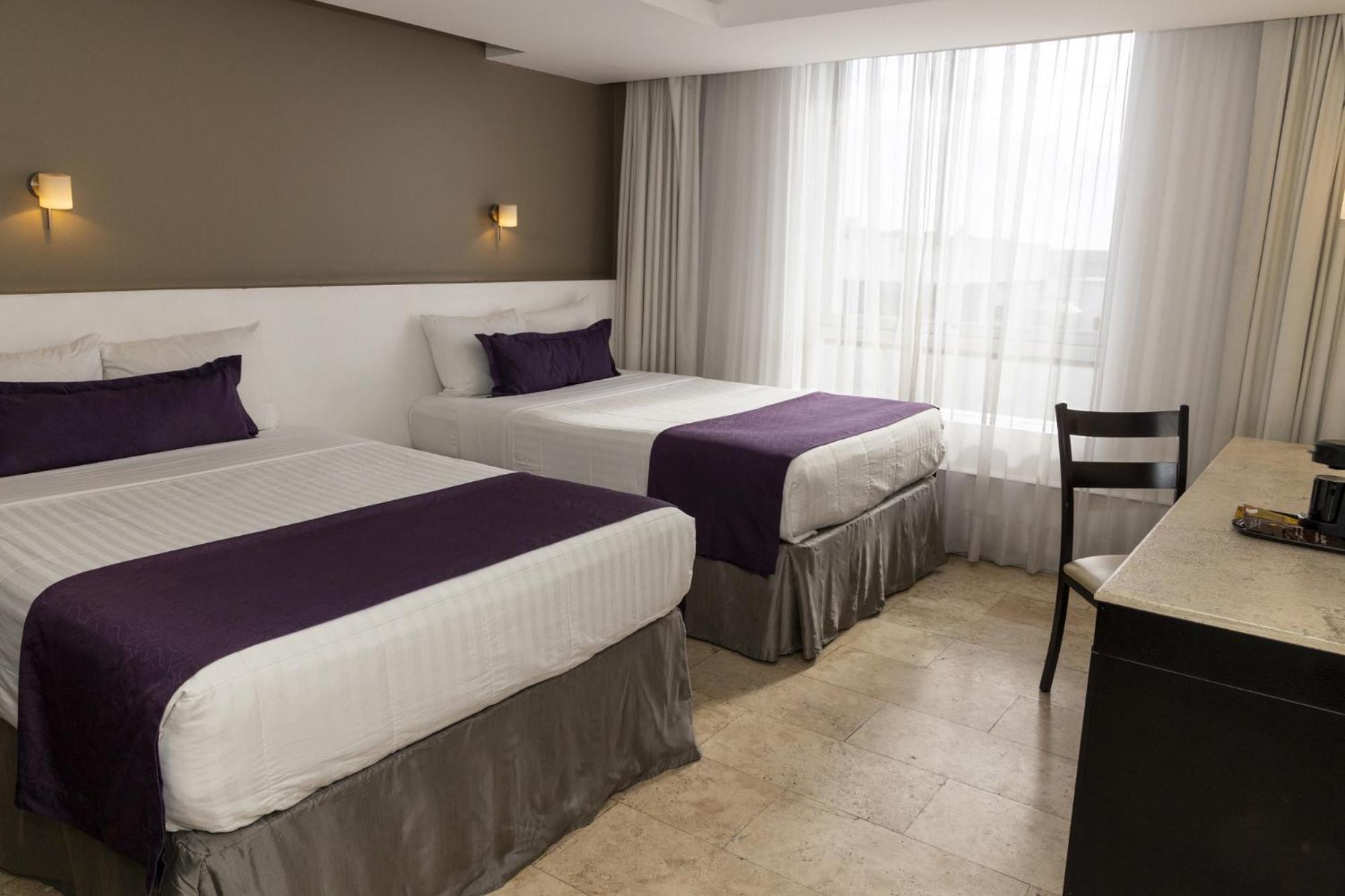 Deluxe Room, 2 Double - Photo 4