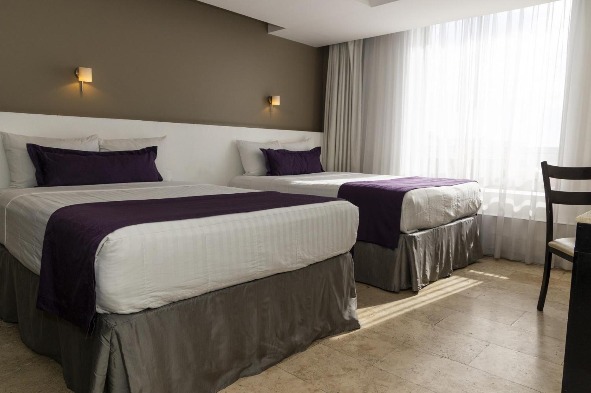 Deluxe Room, 2 Double - Photo 3