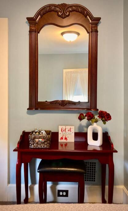 Five-Bedroom House photo 2