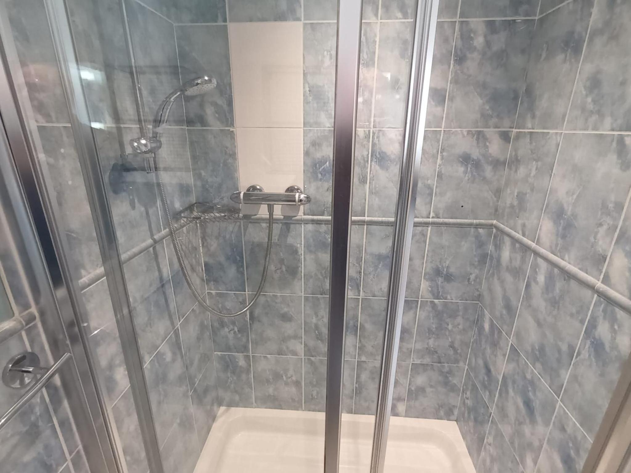 Twin Room with Private Bathroom photo 2