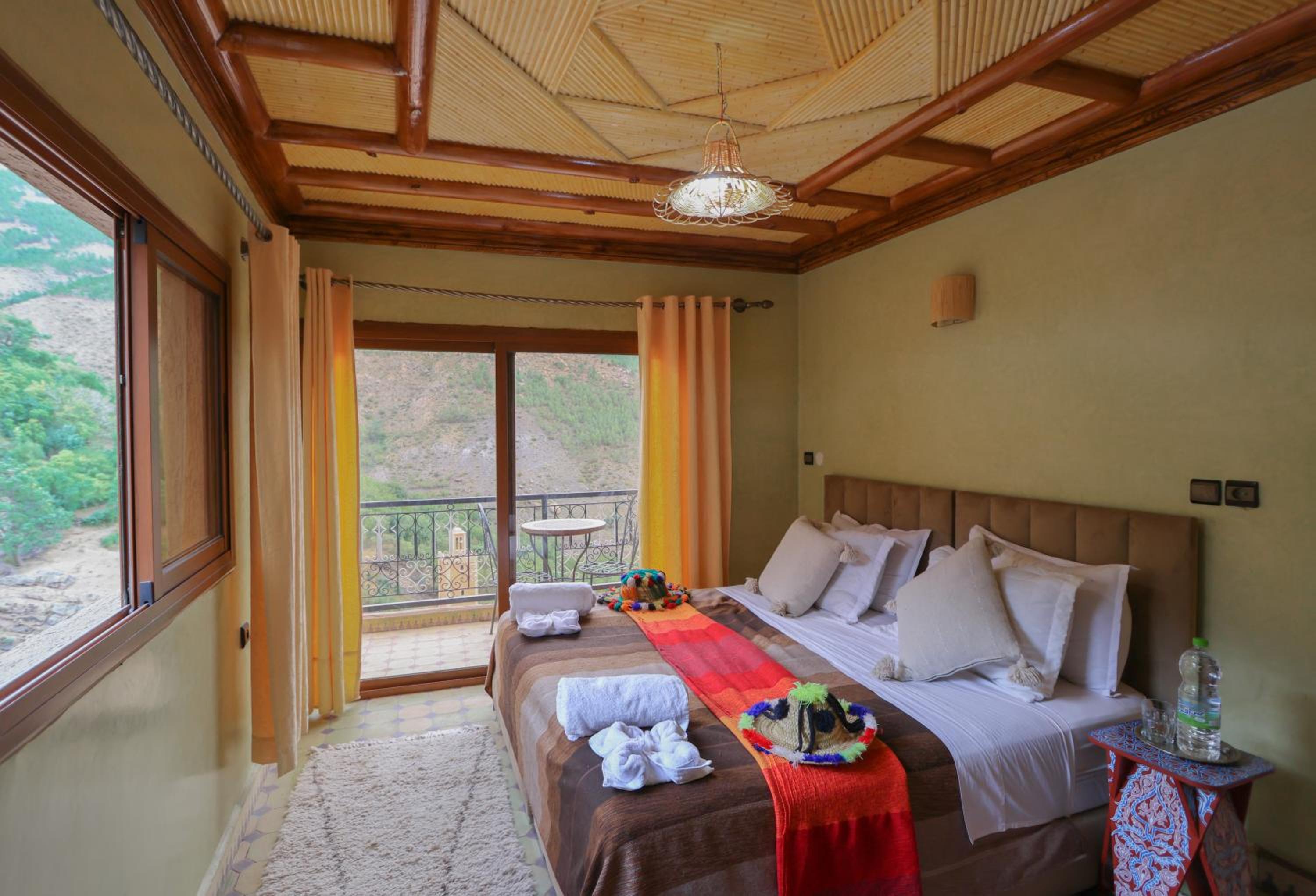 Double Room with Balcony - Photo 2