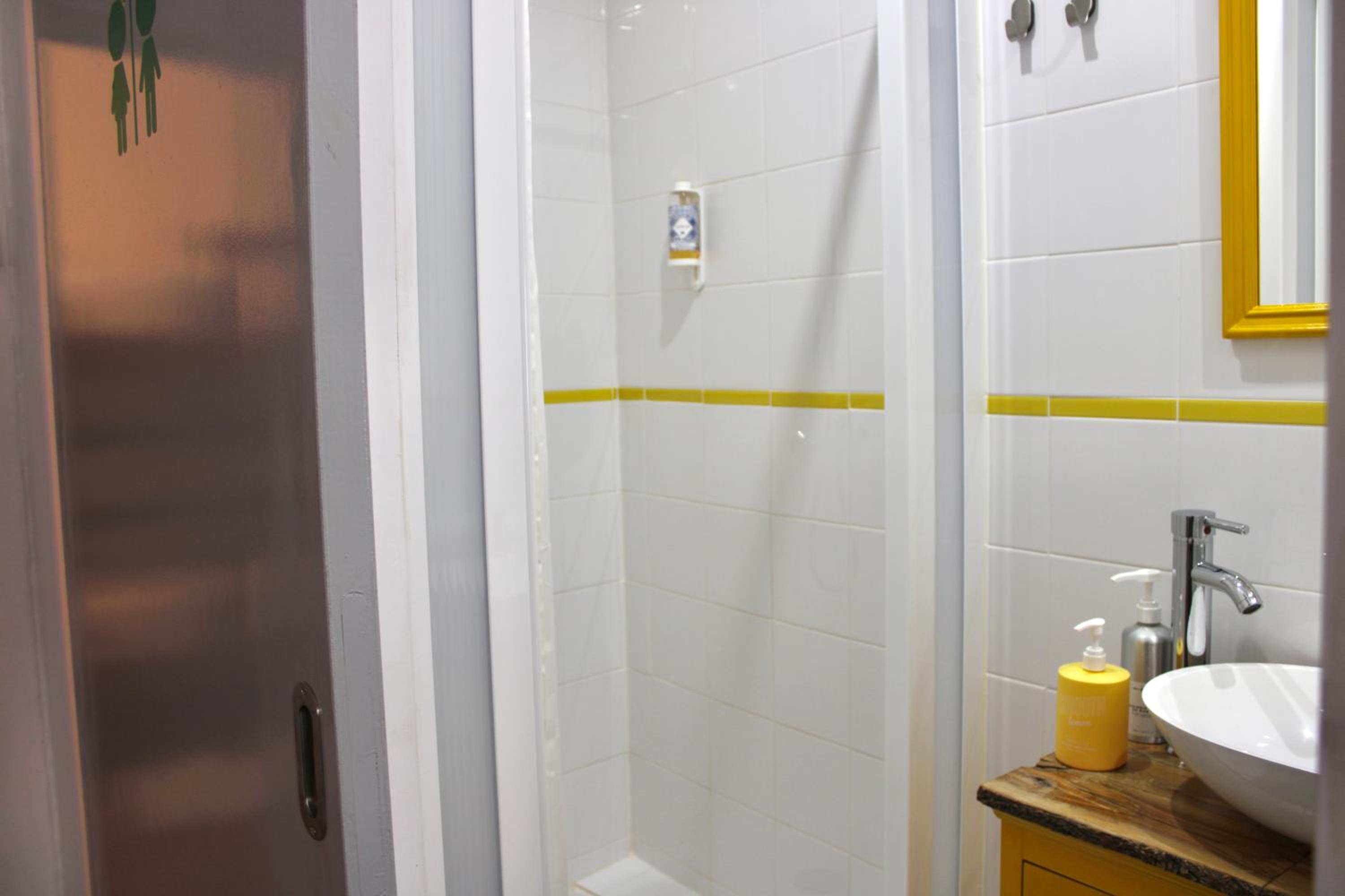 Family Double Room - Photo 5