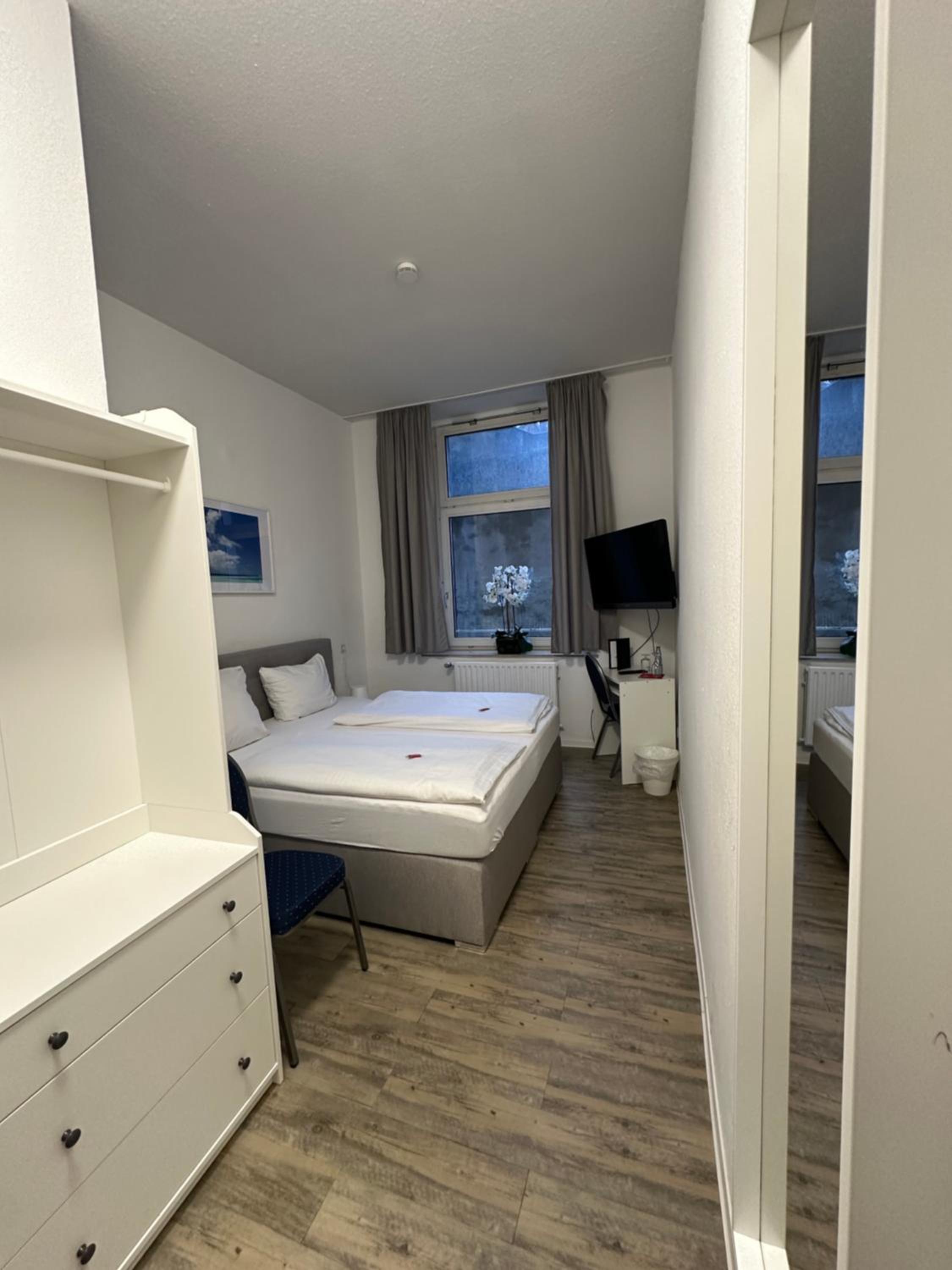 Standard Double Room - Photo 4