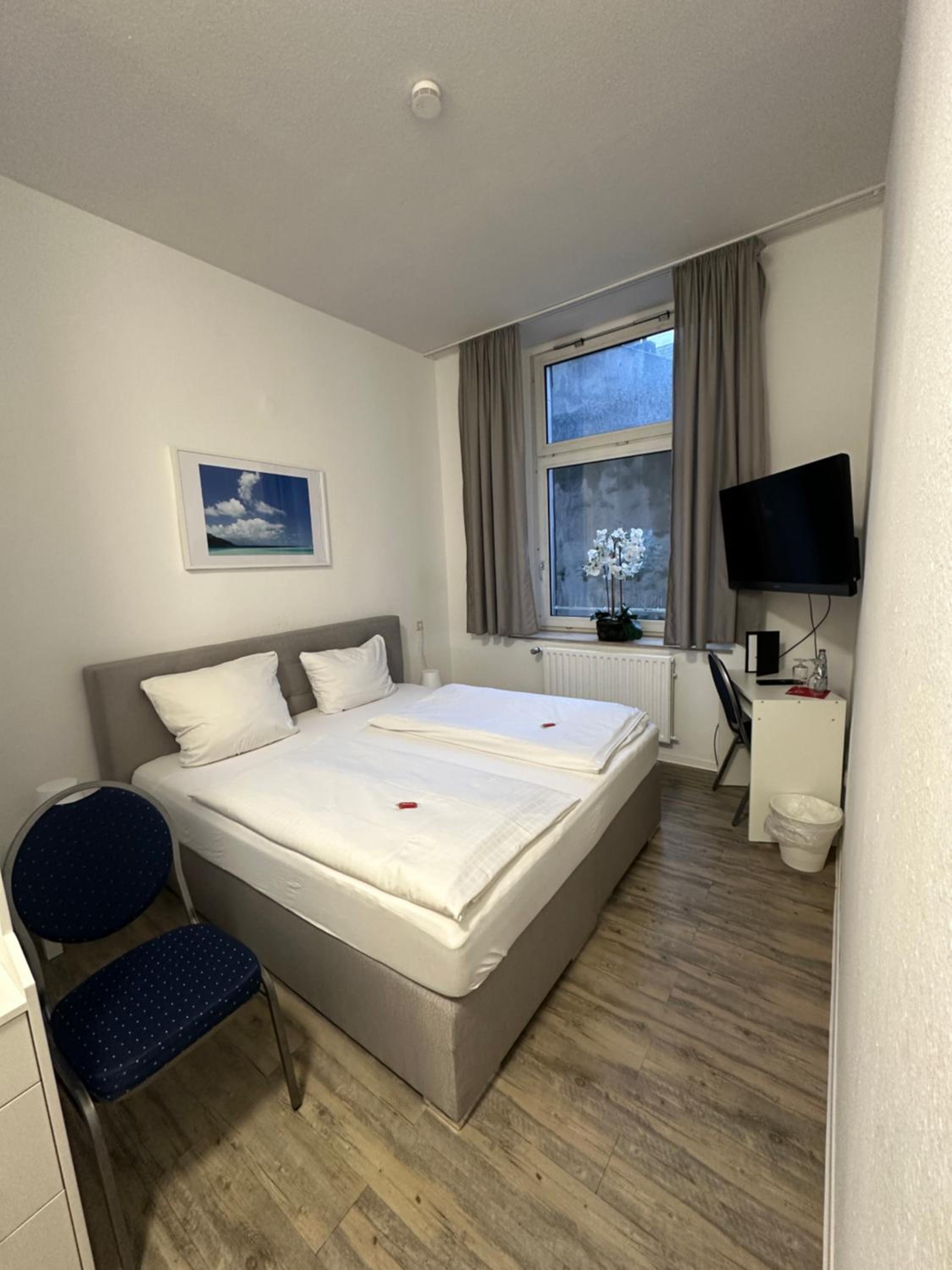 Standard Double Room - Photo 3