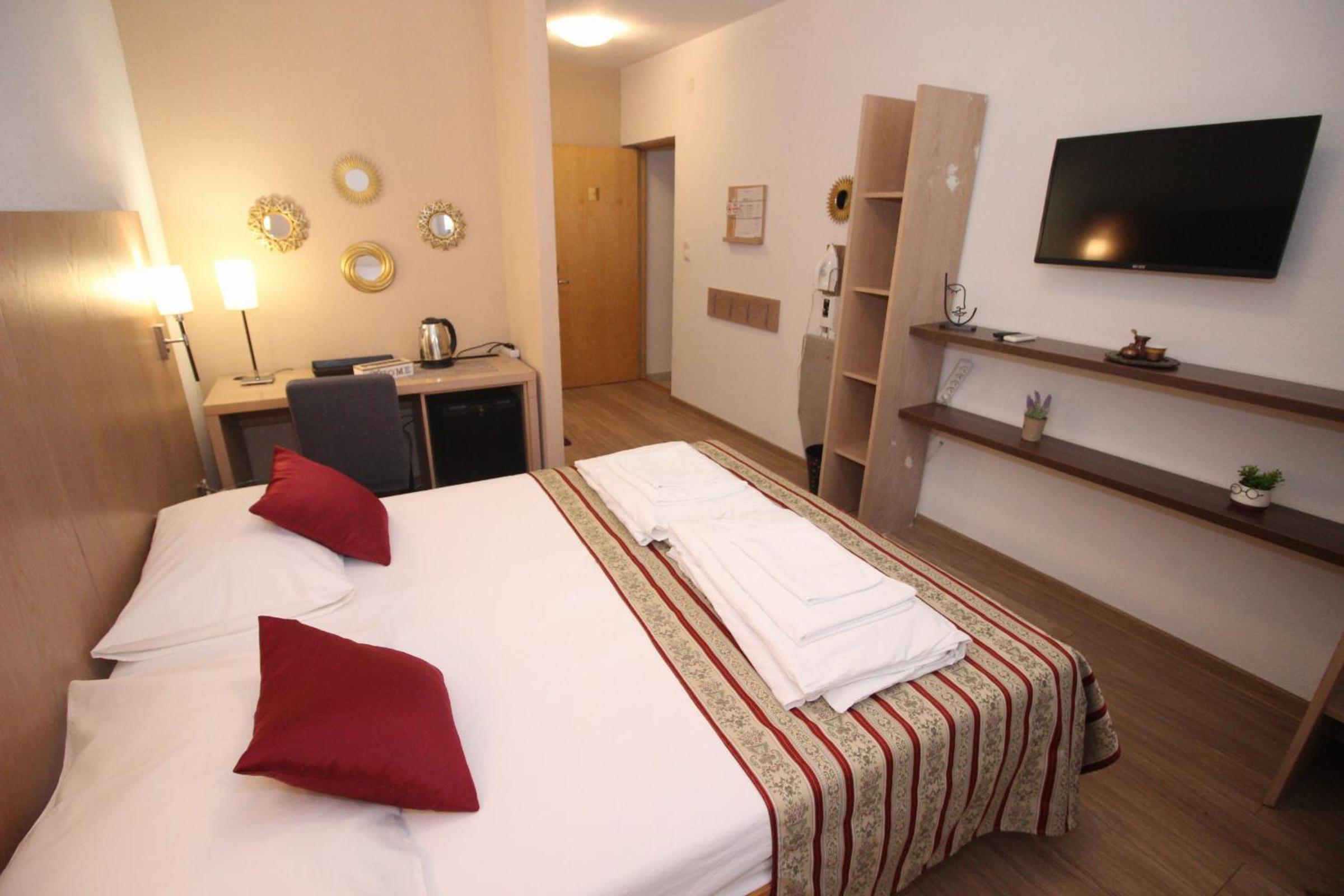 Standard Triple Room photo 2