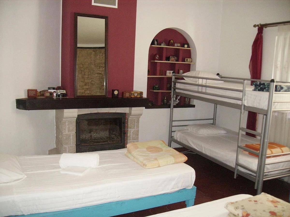 Bed in 6-Bed Mixed Dormitory Room photo 2