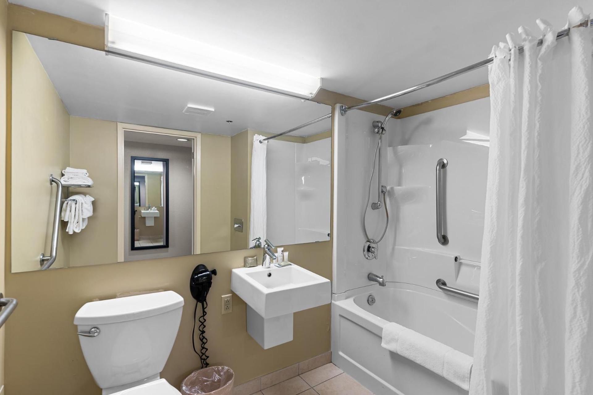 One-Bedroom King Suite-1st Floor Exterior Entrance - Photo 8