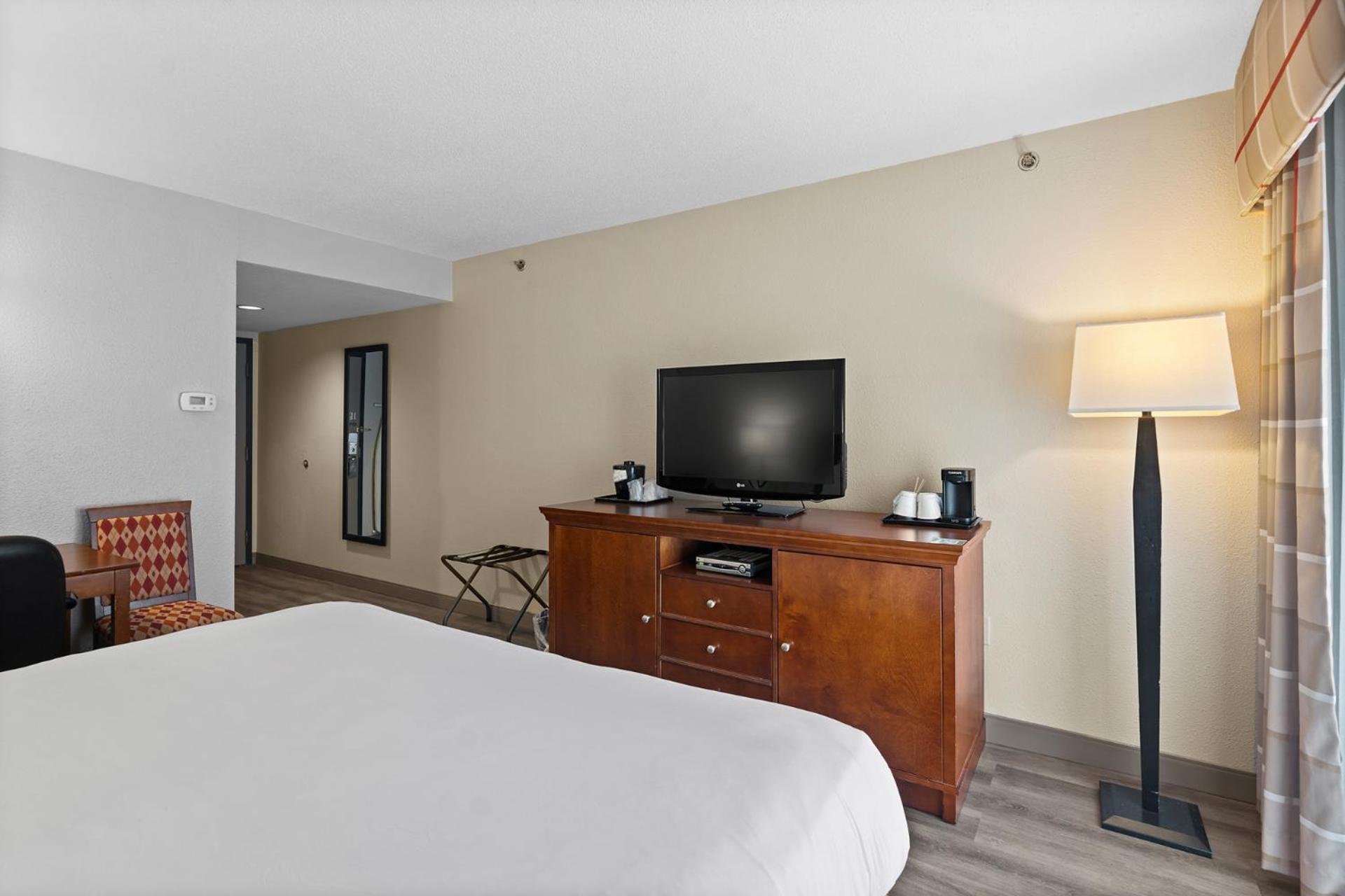 Accessible King Room - Photo 3
