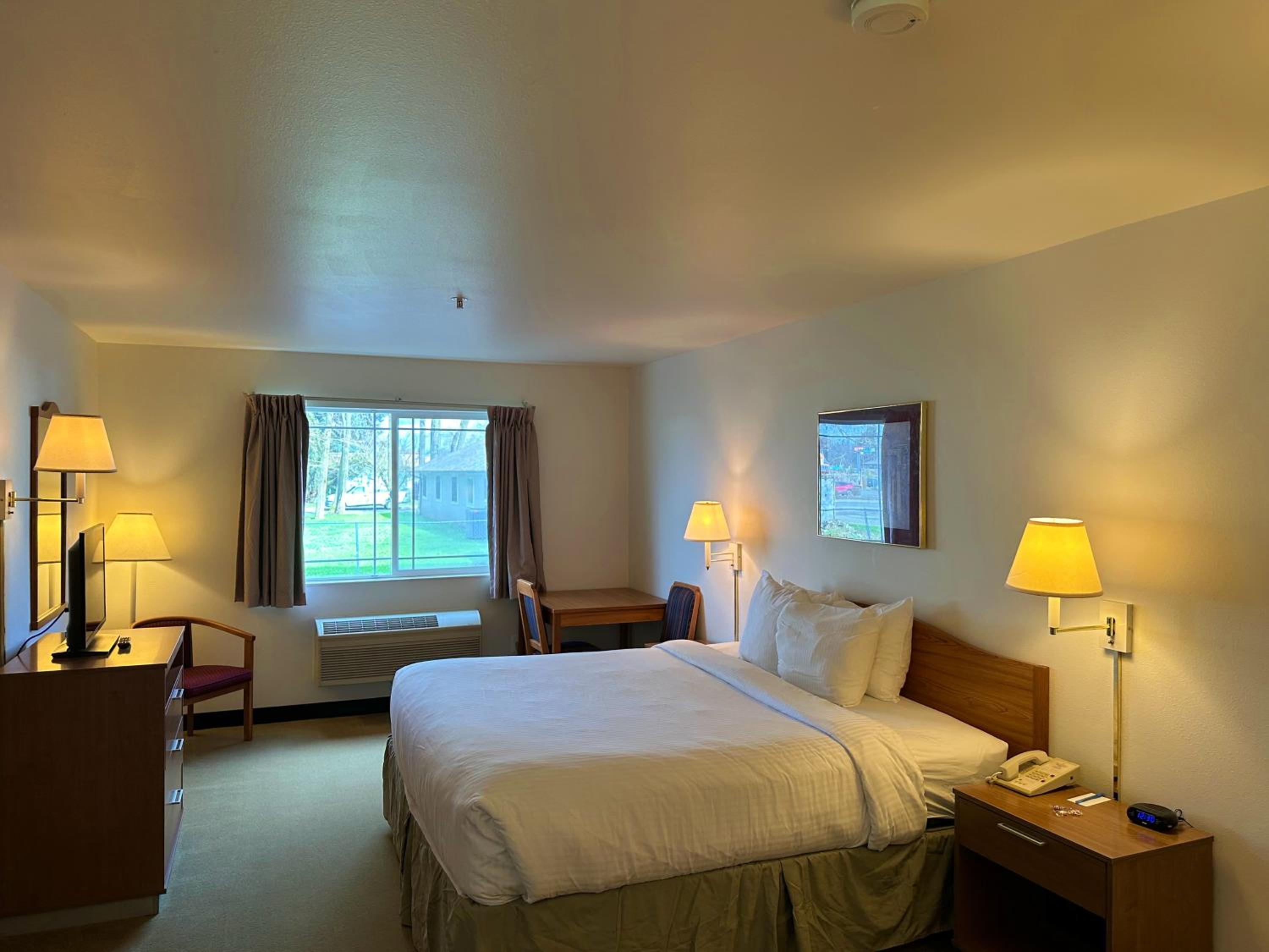 King Room - Non-Smoking - Photo 5
