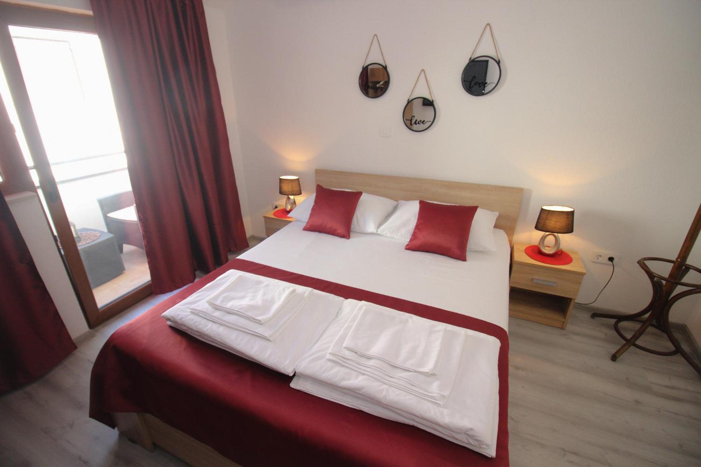 Deluxe Double Room with Balcony photo 3