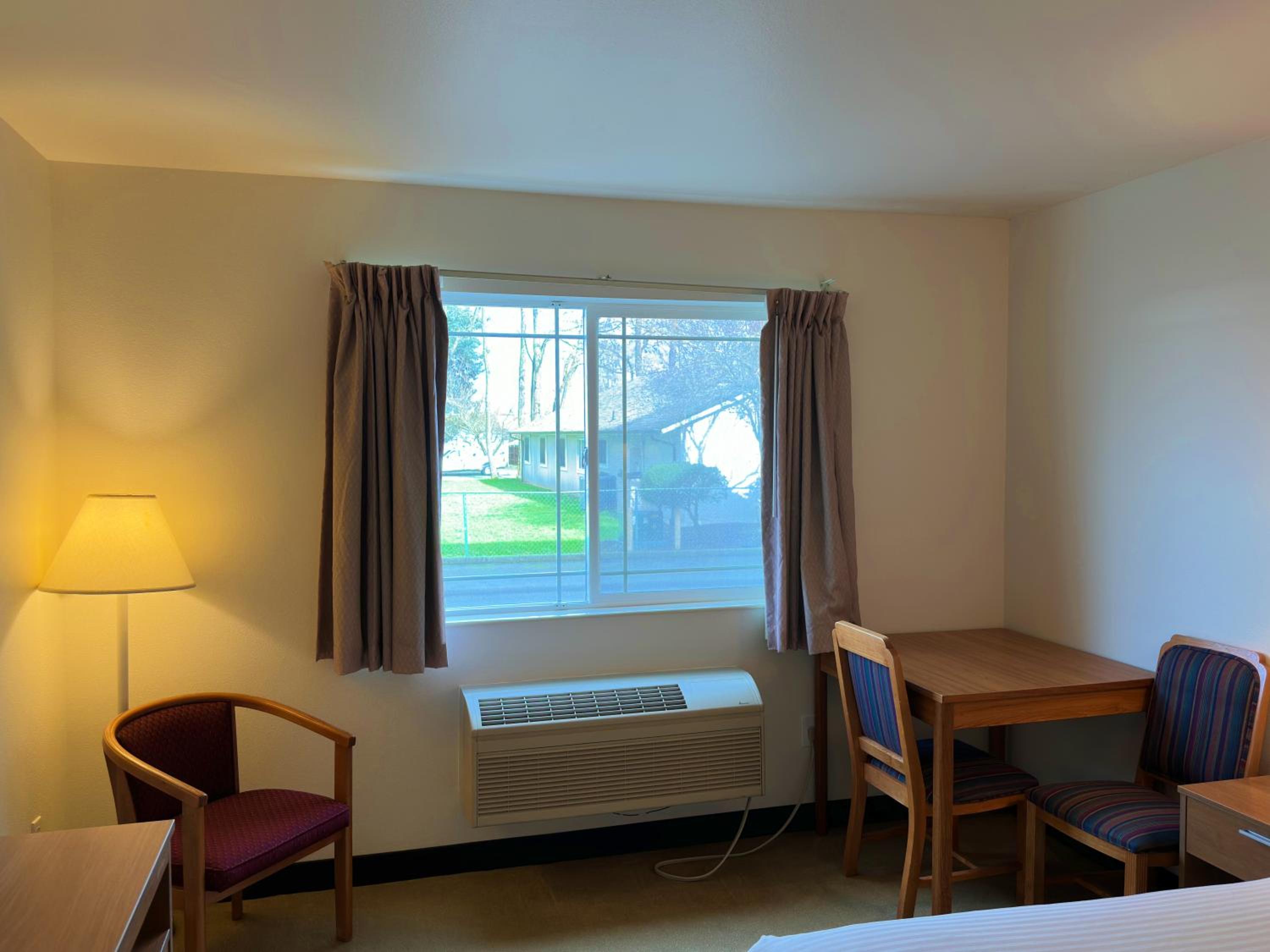 King Room - Non-Smoking - Photo 3