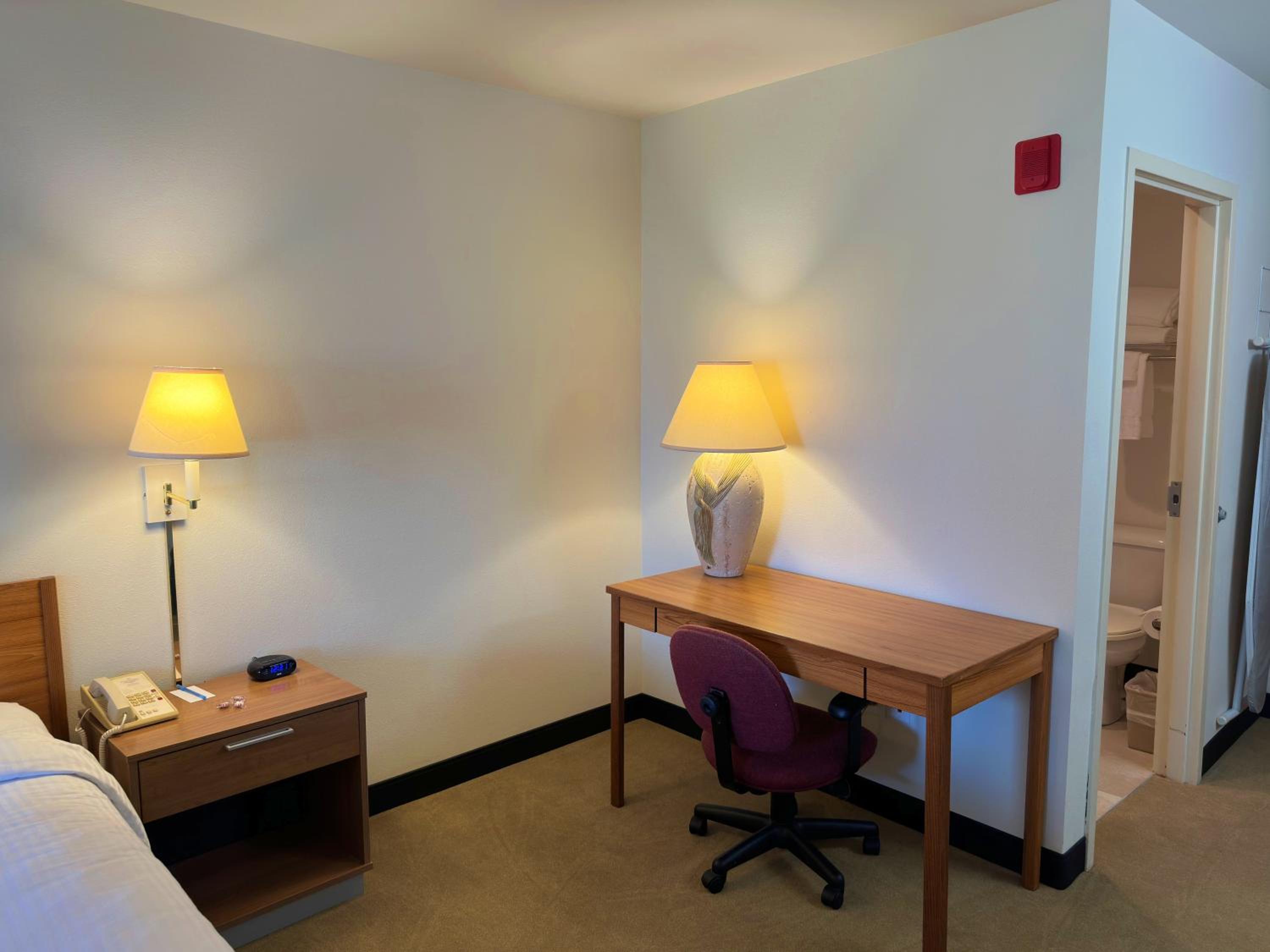 King Room - Non-Smoking - Photo 1
