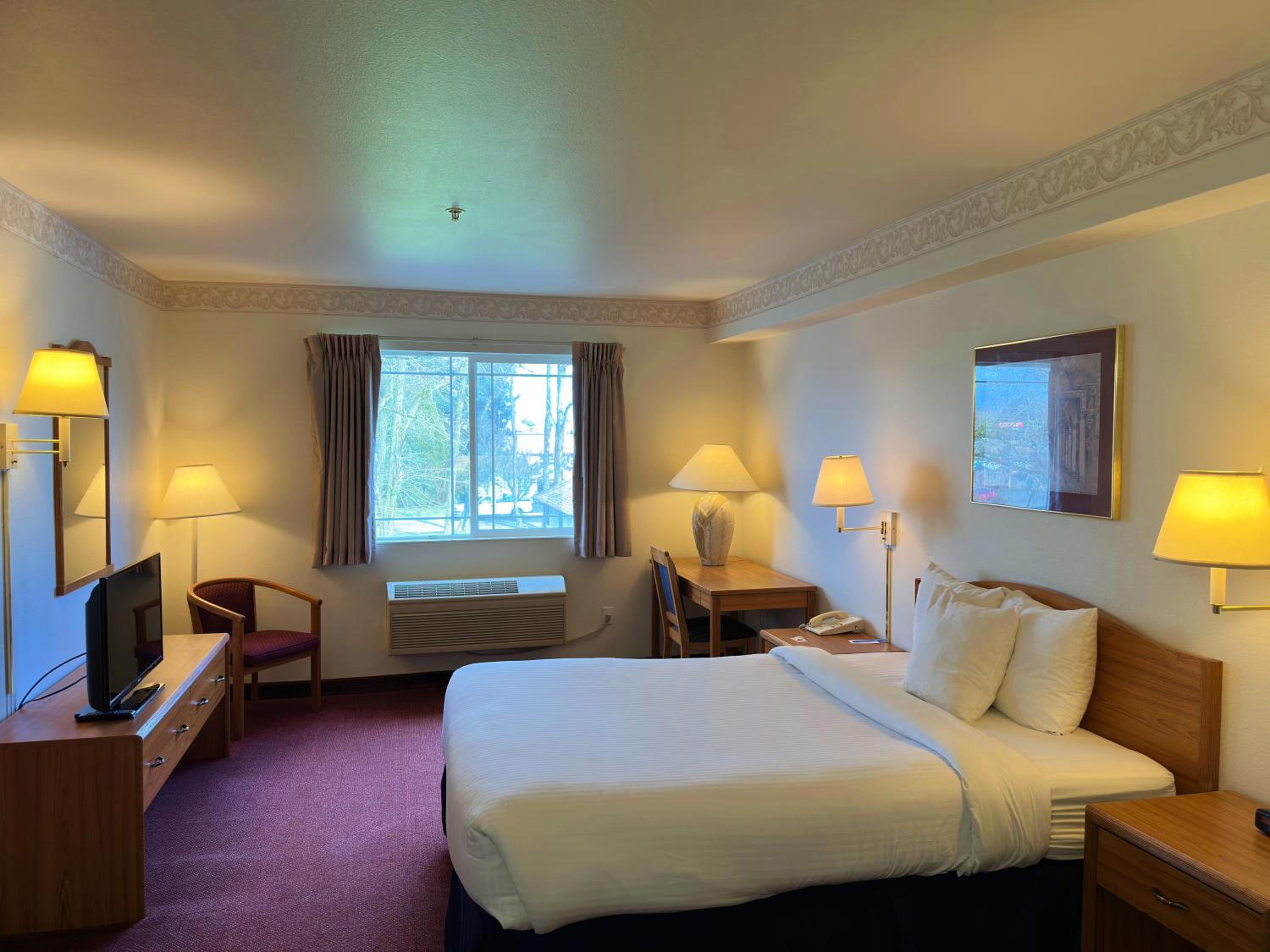 Queen Room - Non-Smoking - Photo 5