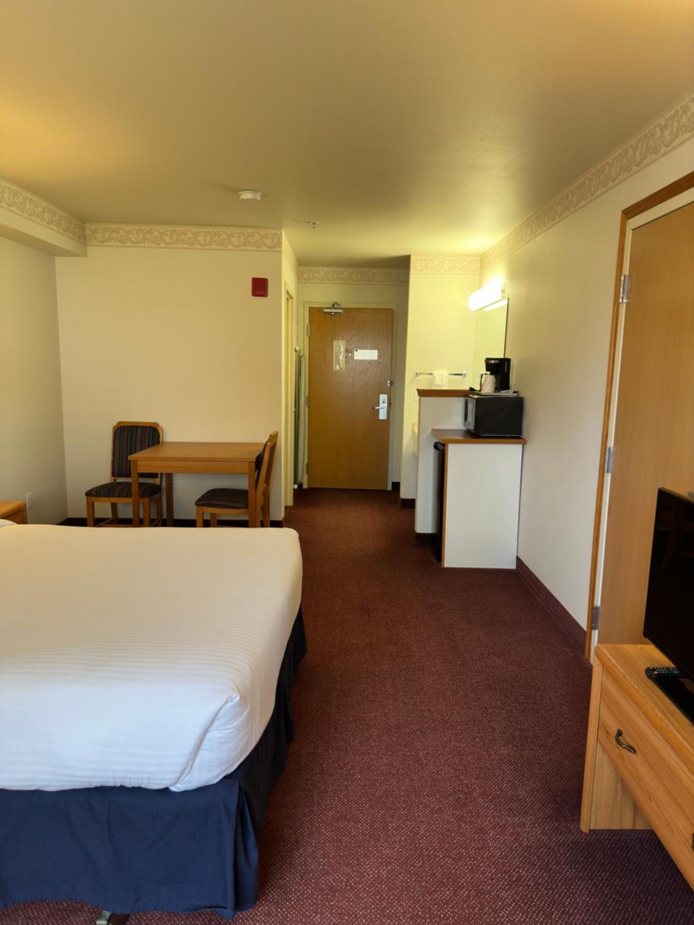 Queen Room - Non-Smoking - Photo 2