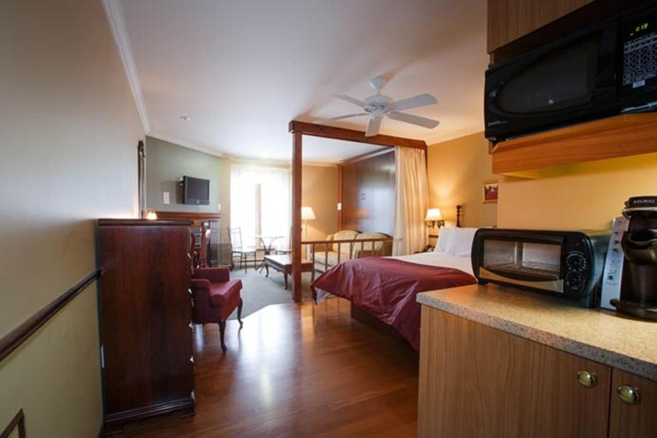 Queen Suite - Photo 8