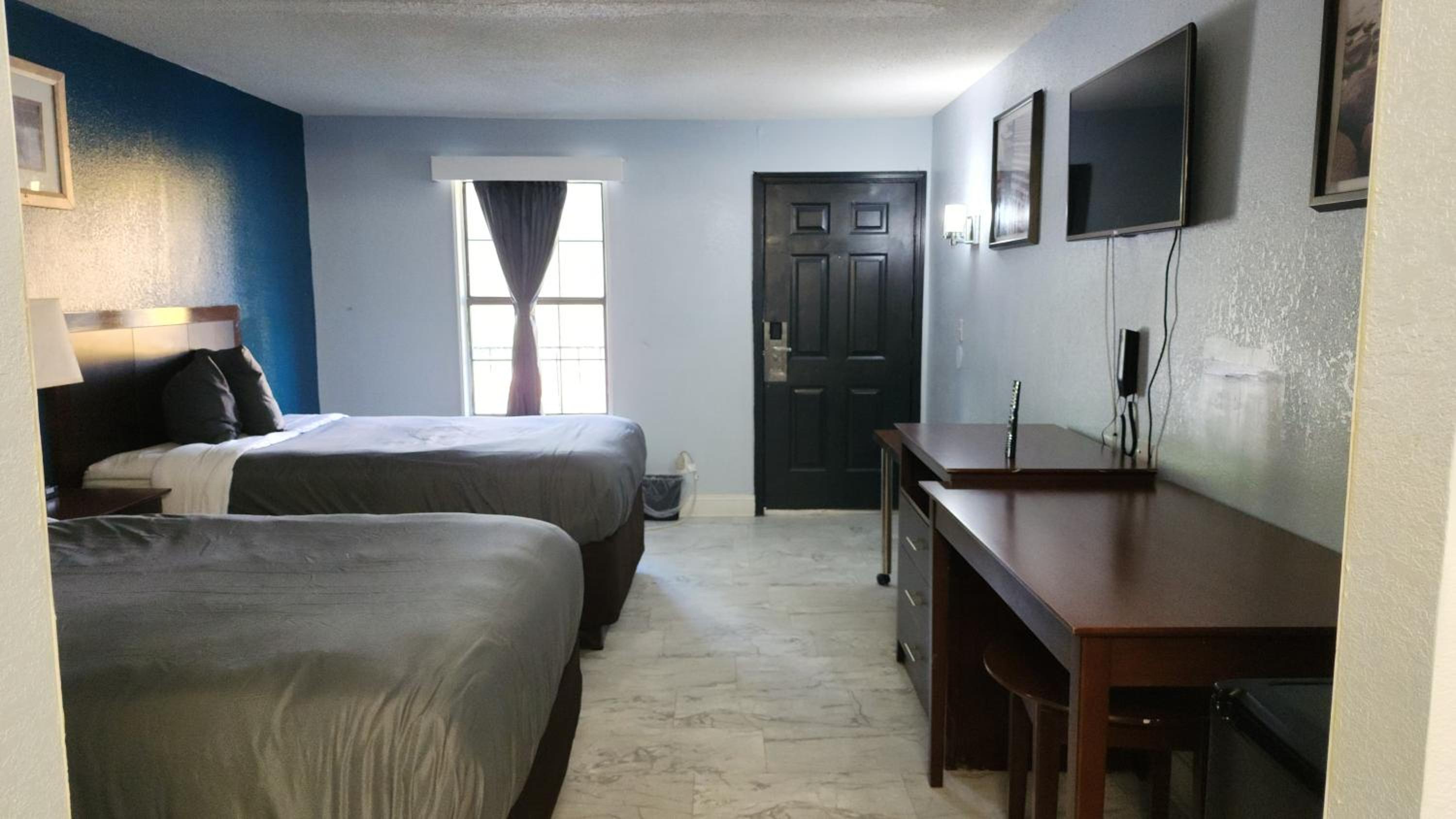 Double Room with Two Double Beds - Smoking