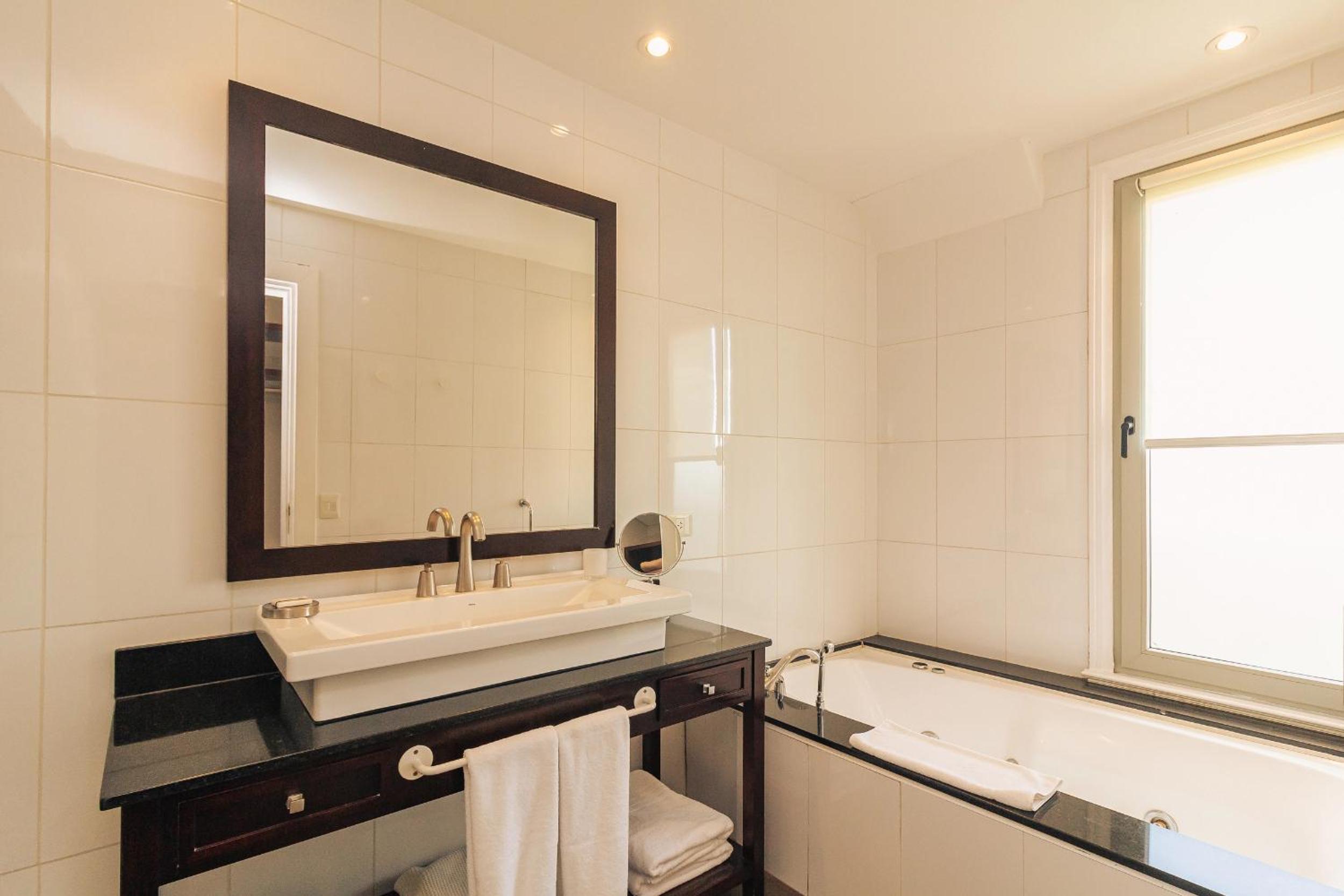 Deluxe Double Room with Bath photo 3