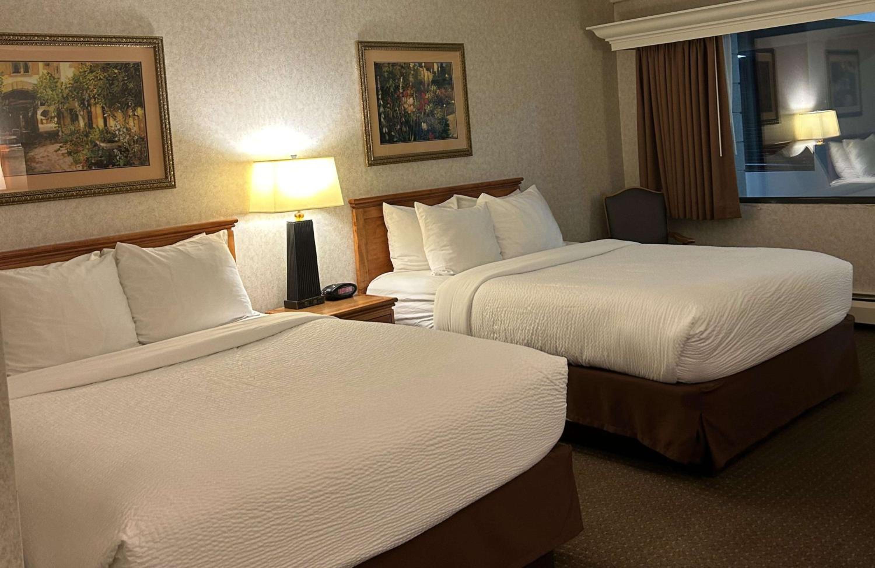Queen Room with Two Queen Beds - Non Smoking - Photo 1