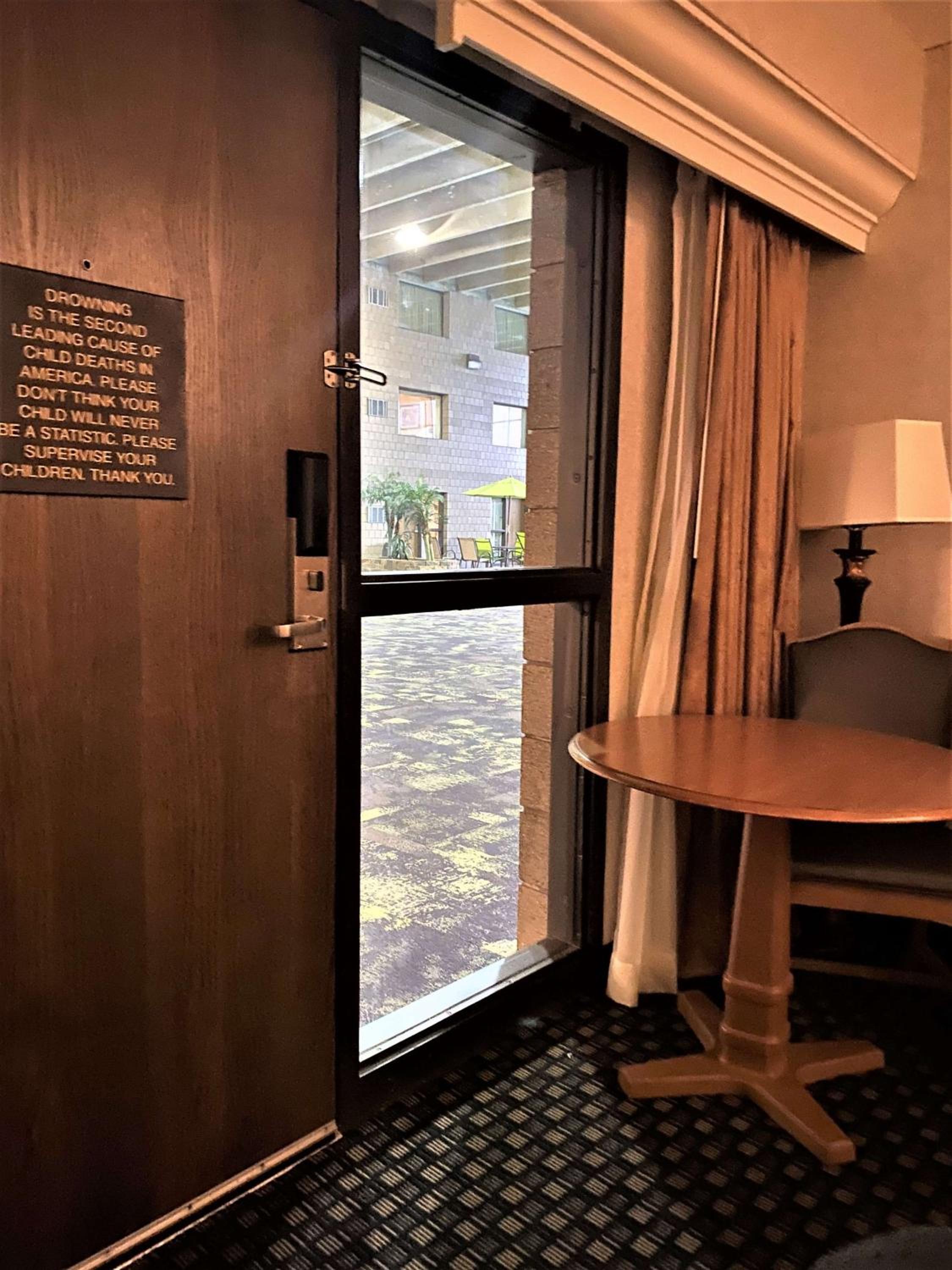 Queen Room with Two Queen Beds and Pool View - Photo 3
