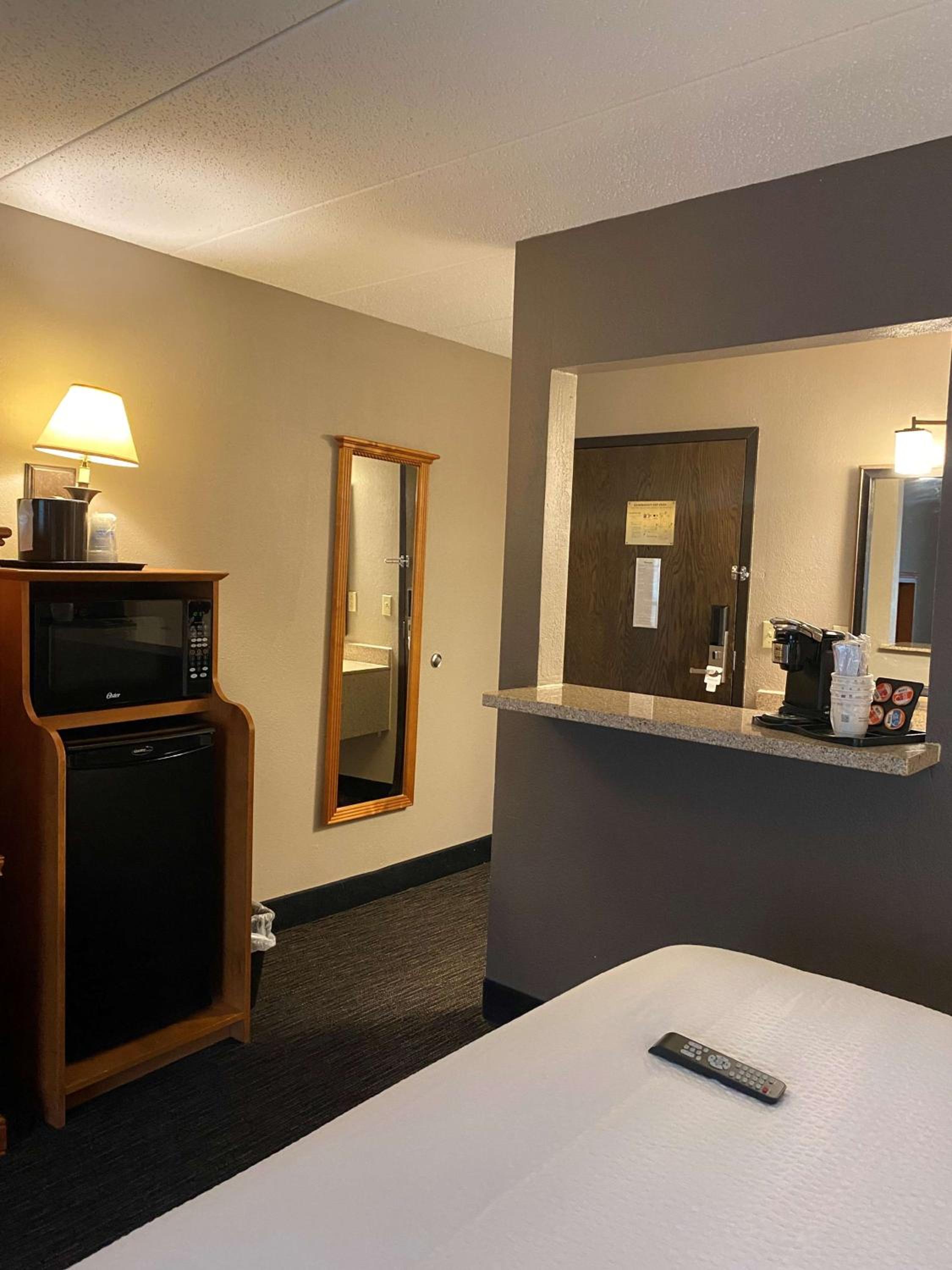 Suite - Photo 3