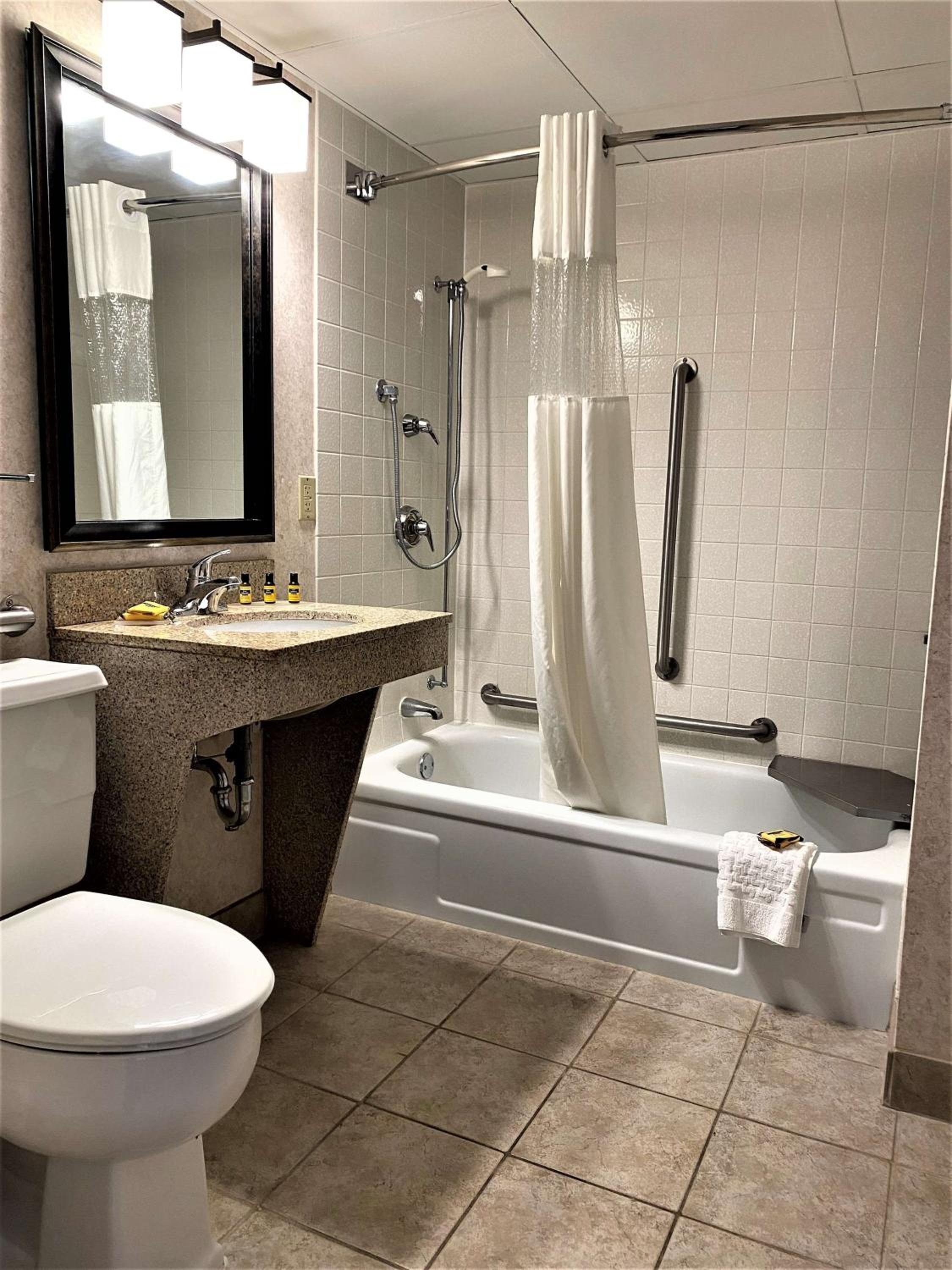 Queen Room with Two Queen Beds - Disability Access/Non-Smoking - Photo 5