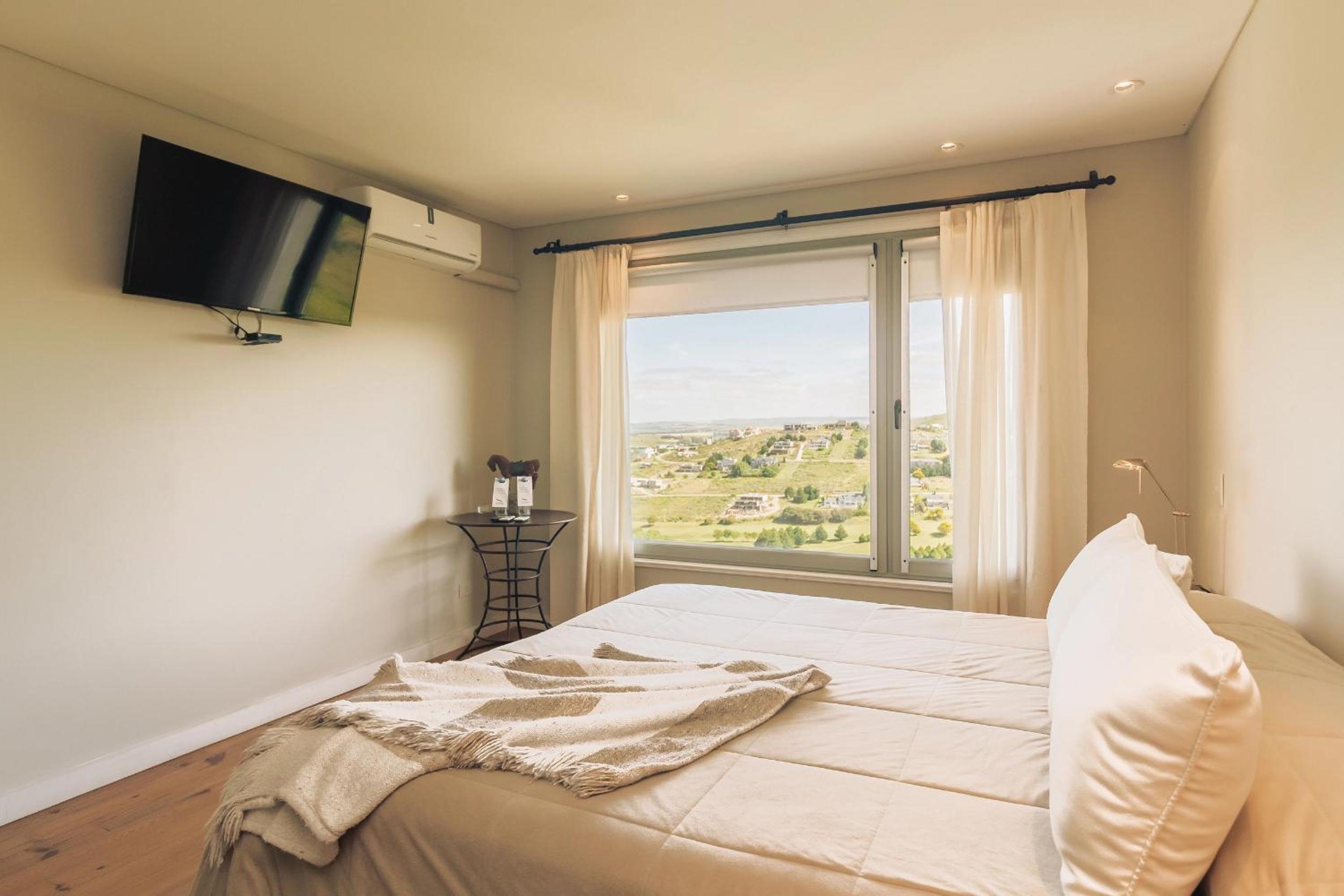 Deluxe Double Room with Bath photo 2