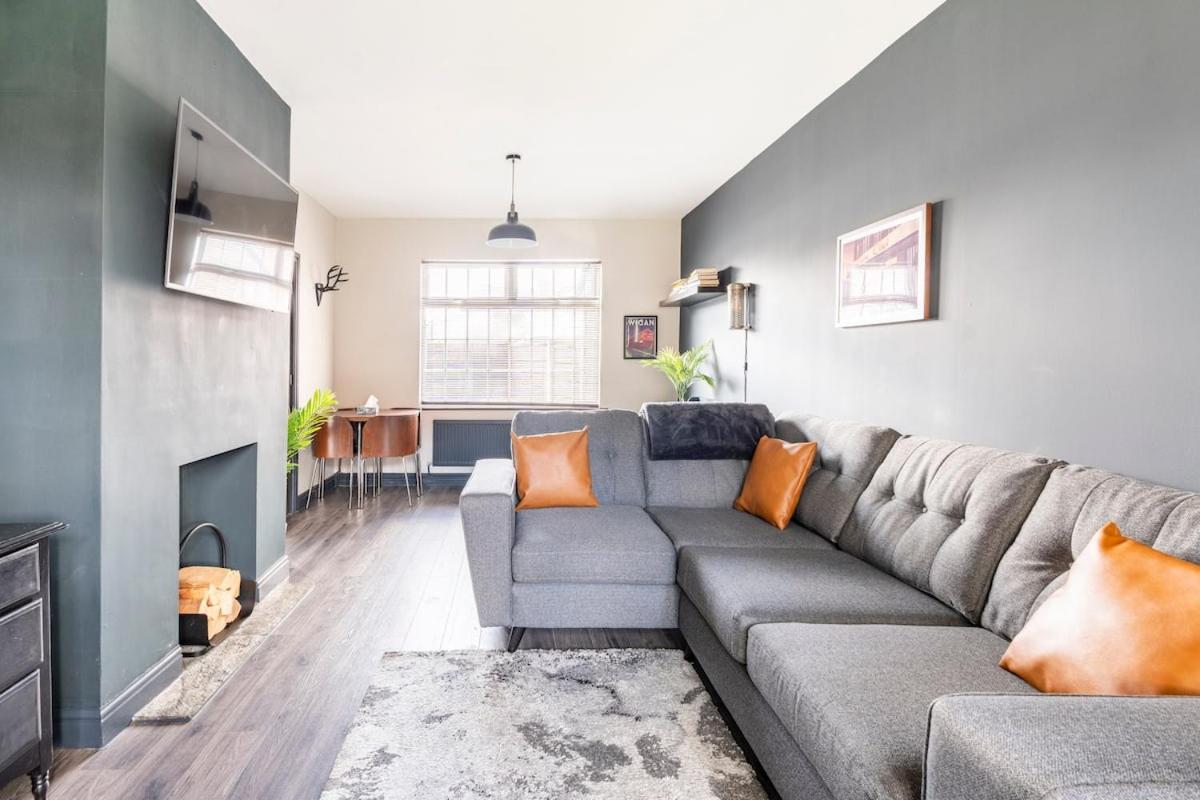 Three-Bedroom House photo 1